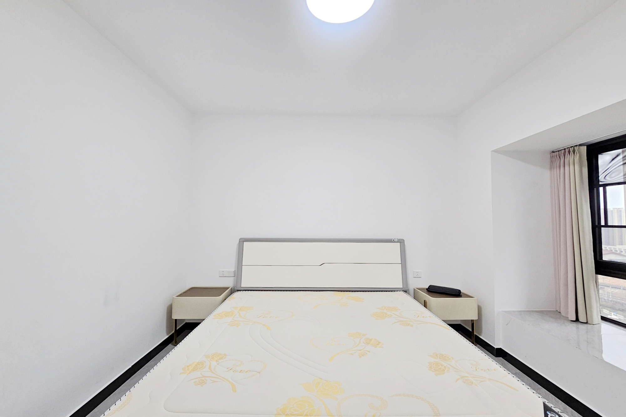 阳光城尚东湾愉景苑 4室2厅2卫 165.0万 阳光城尚东湾愉景苑 4室2厅2卫 165.0万卧室