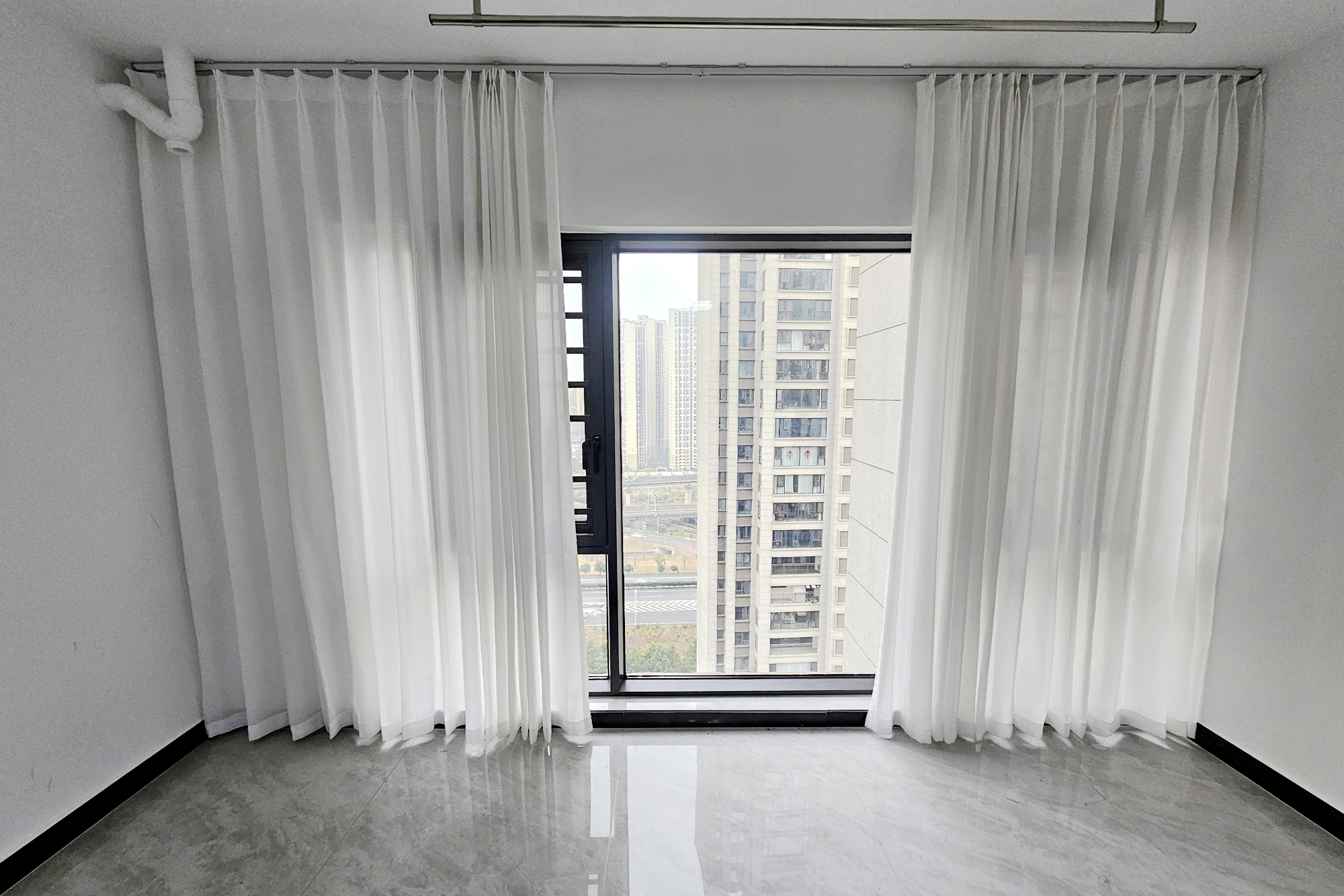 阳光城尚东湾愉景苑 4室2厅2卫 165.0万 阳光城尚东湾愉景苑 4室2厅2卫 165.0万阳台