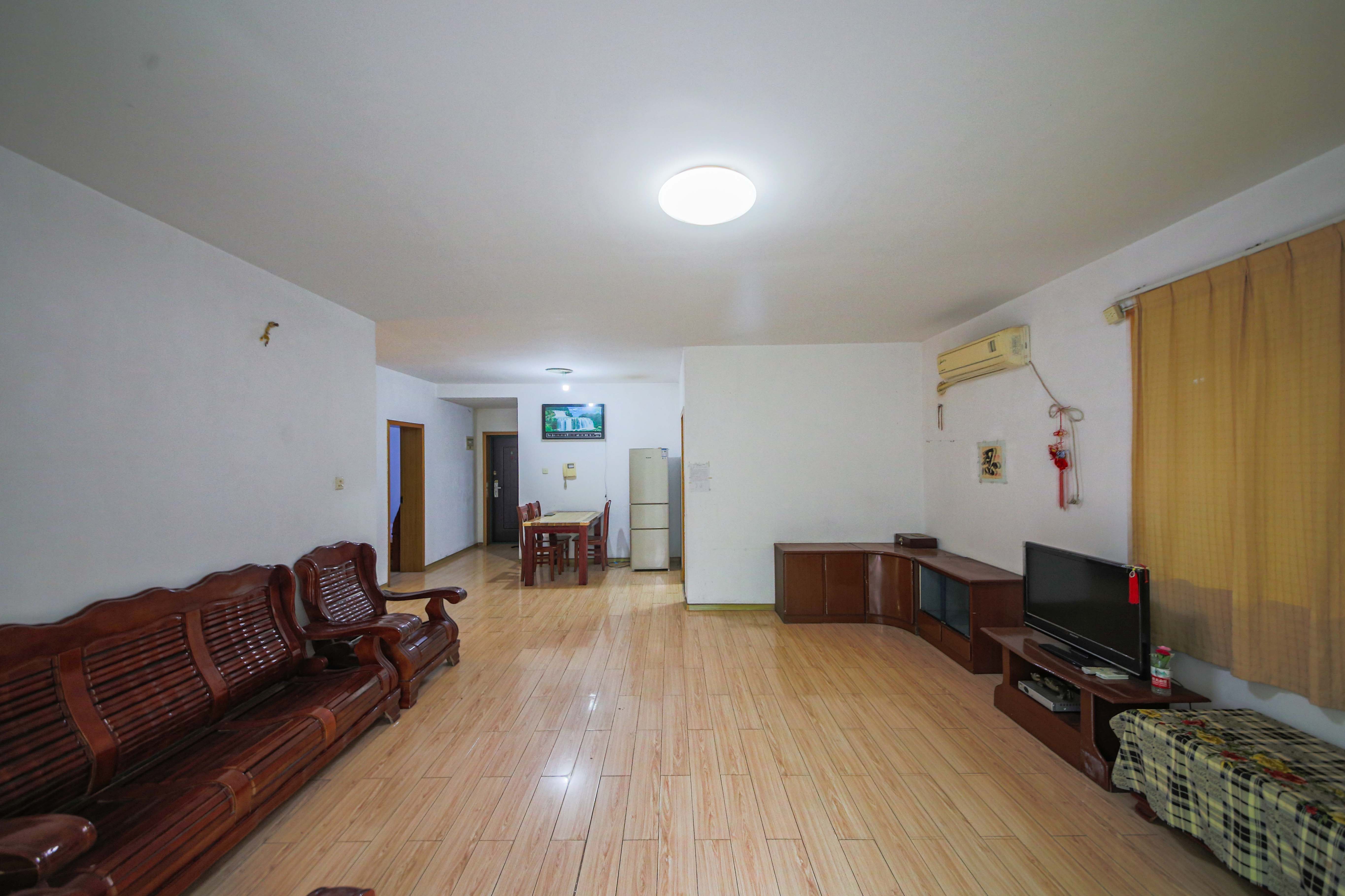 柠檬丽都 3室2厅1卫 95.0万 柠檬丽都 3室2厅1卫 95.0万客厅