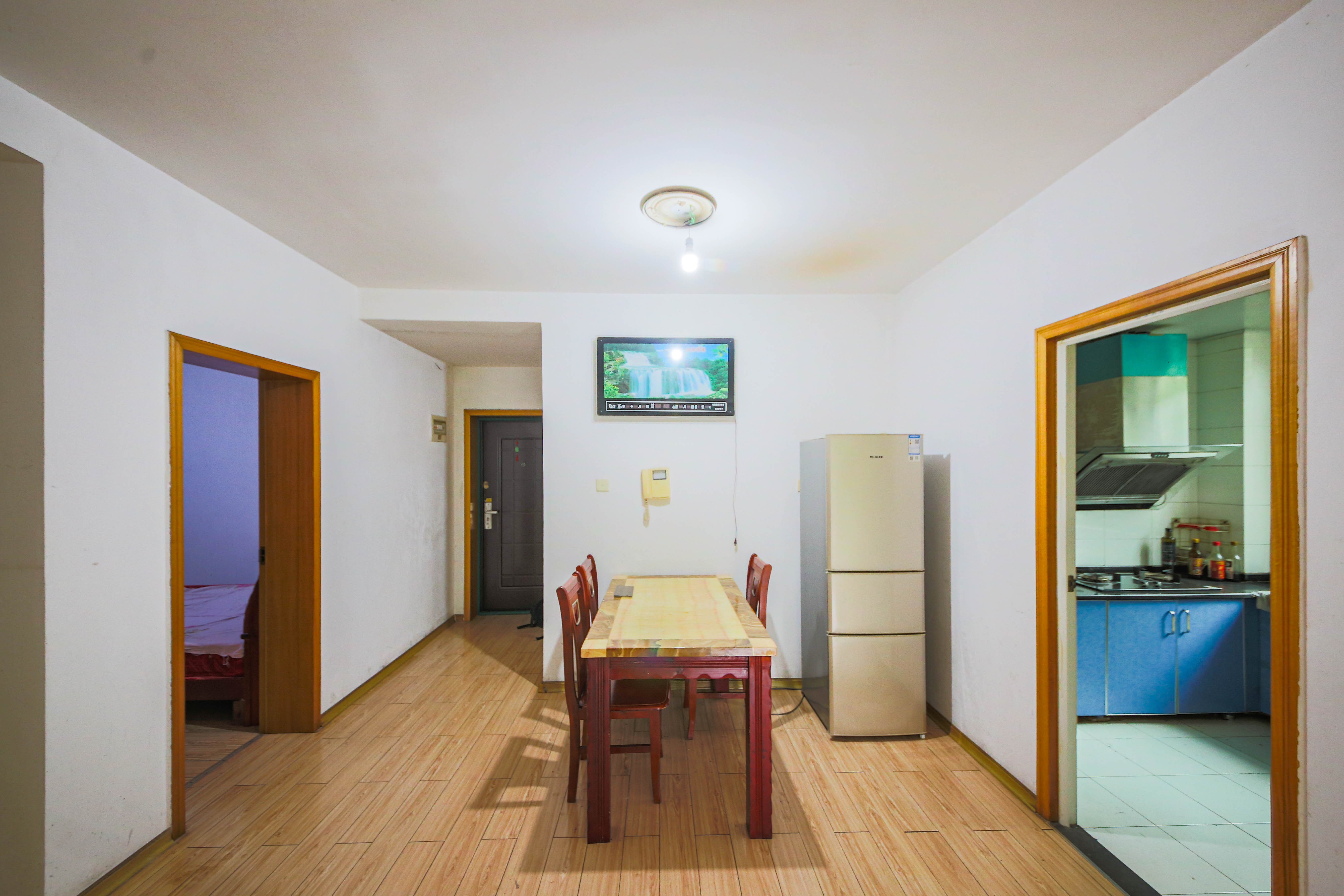 柠檬丽都  3室2厅1卫    95.0万客厅