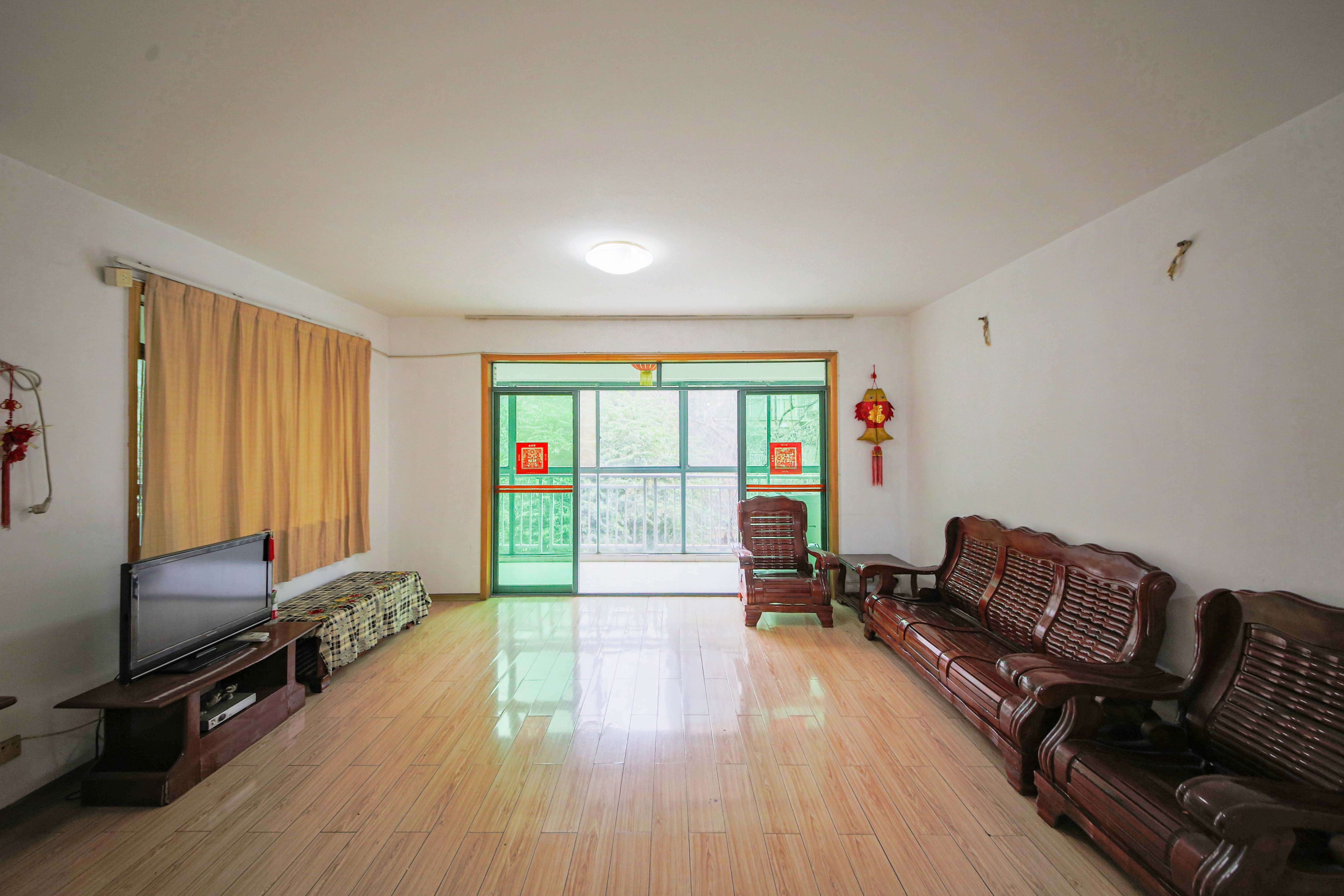 柠檬丽都  3室2厅1卫    95.0万客厅