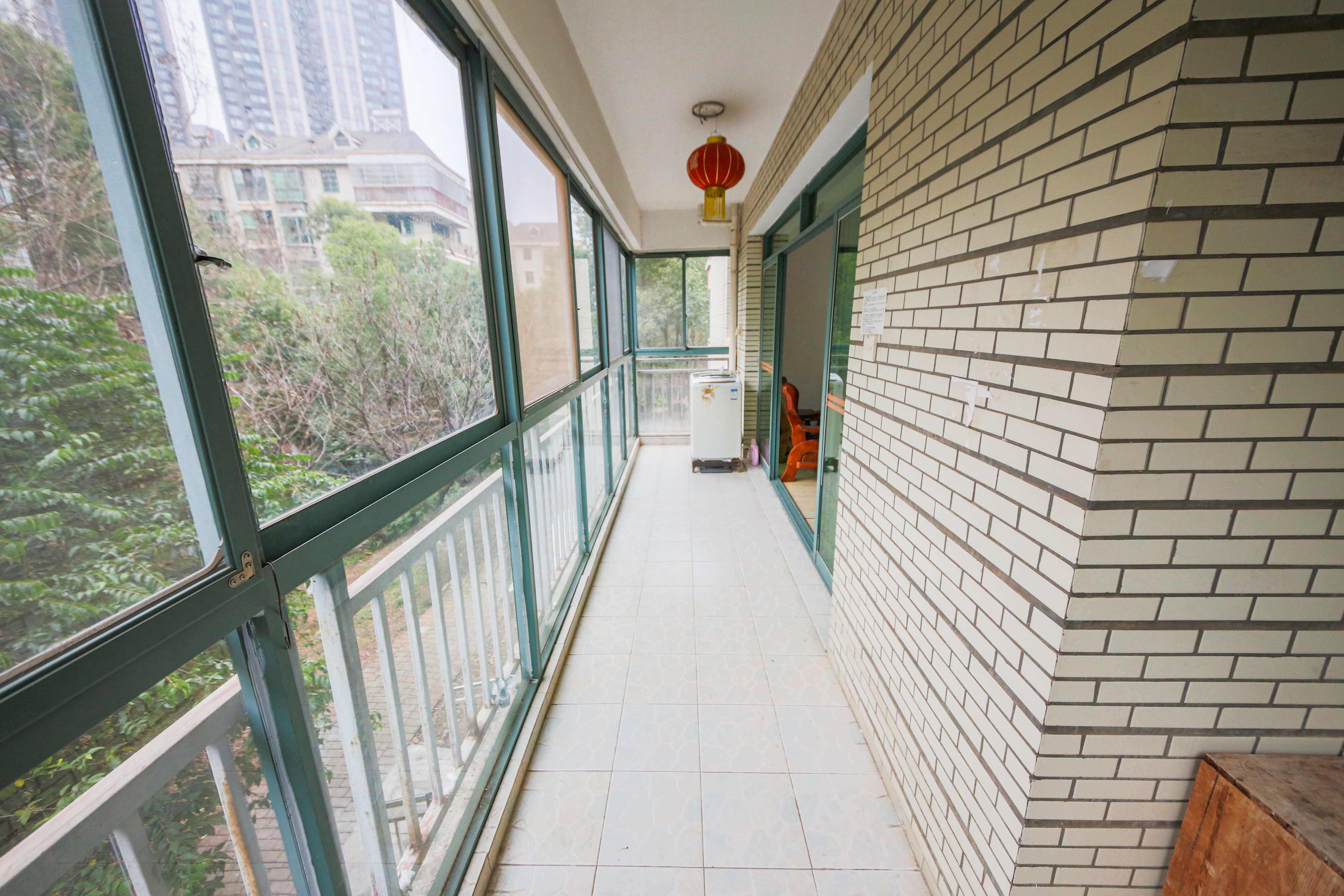 柠檬丽都  3室2厅1卫    95.0万阳台