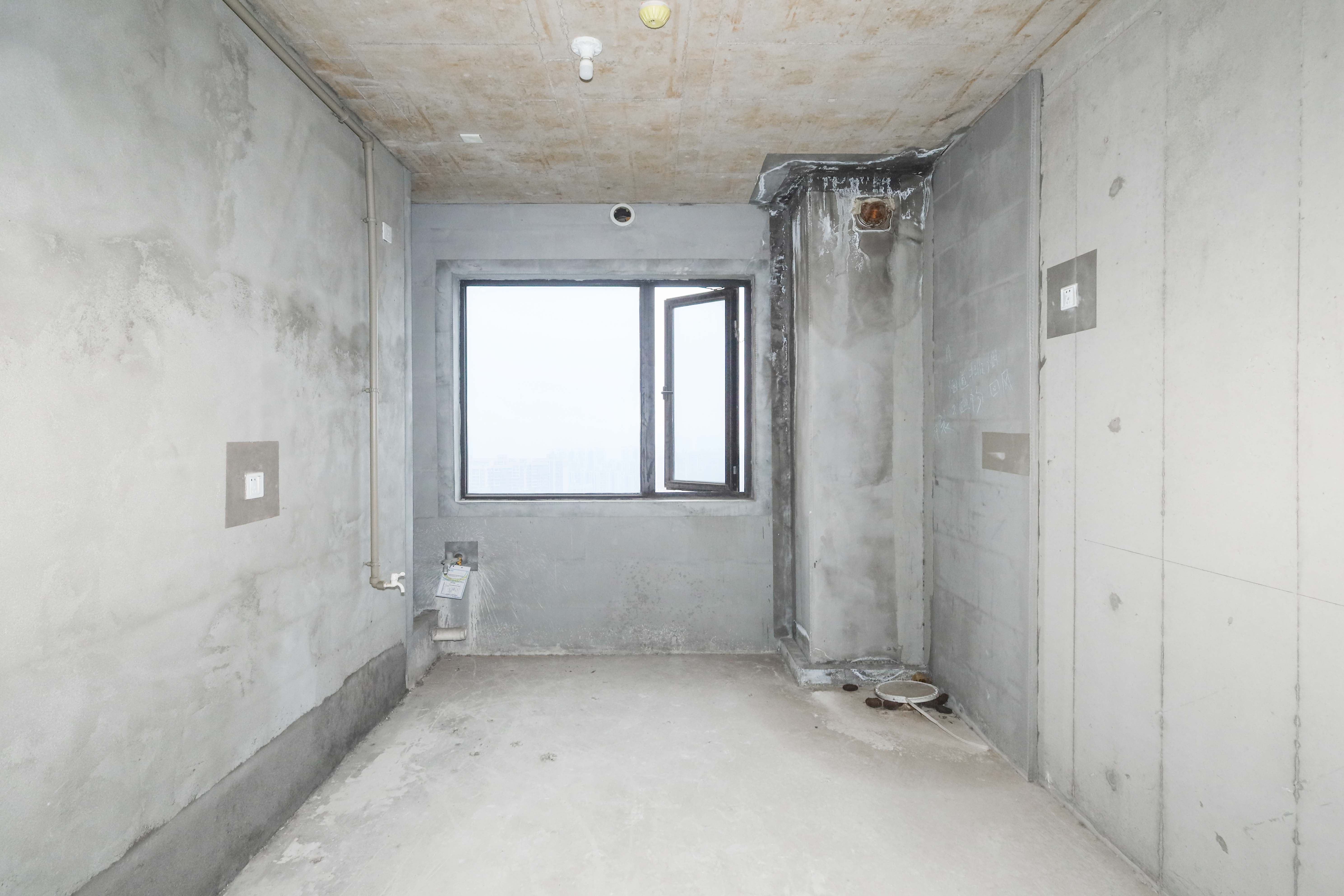 建发央著  4室2厅2卫   230.00万厨房