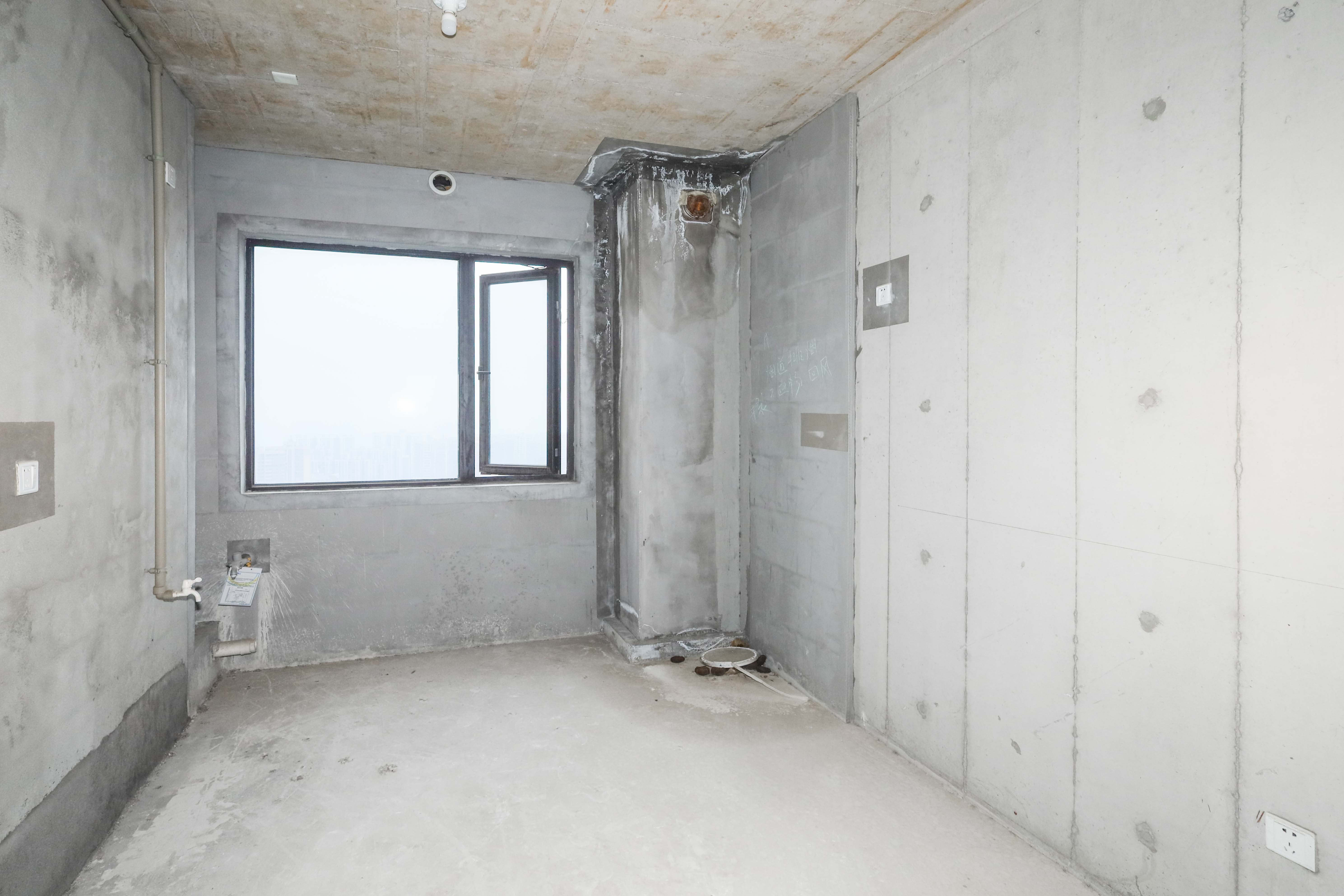 建发央著  4室2厅2卫   230.00万厨房