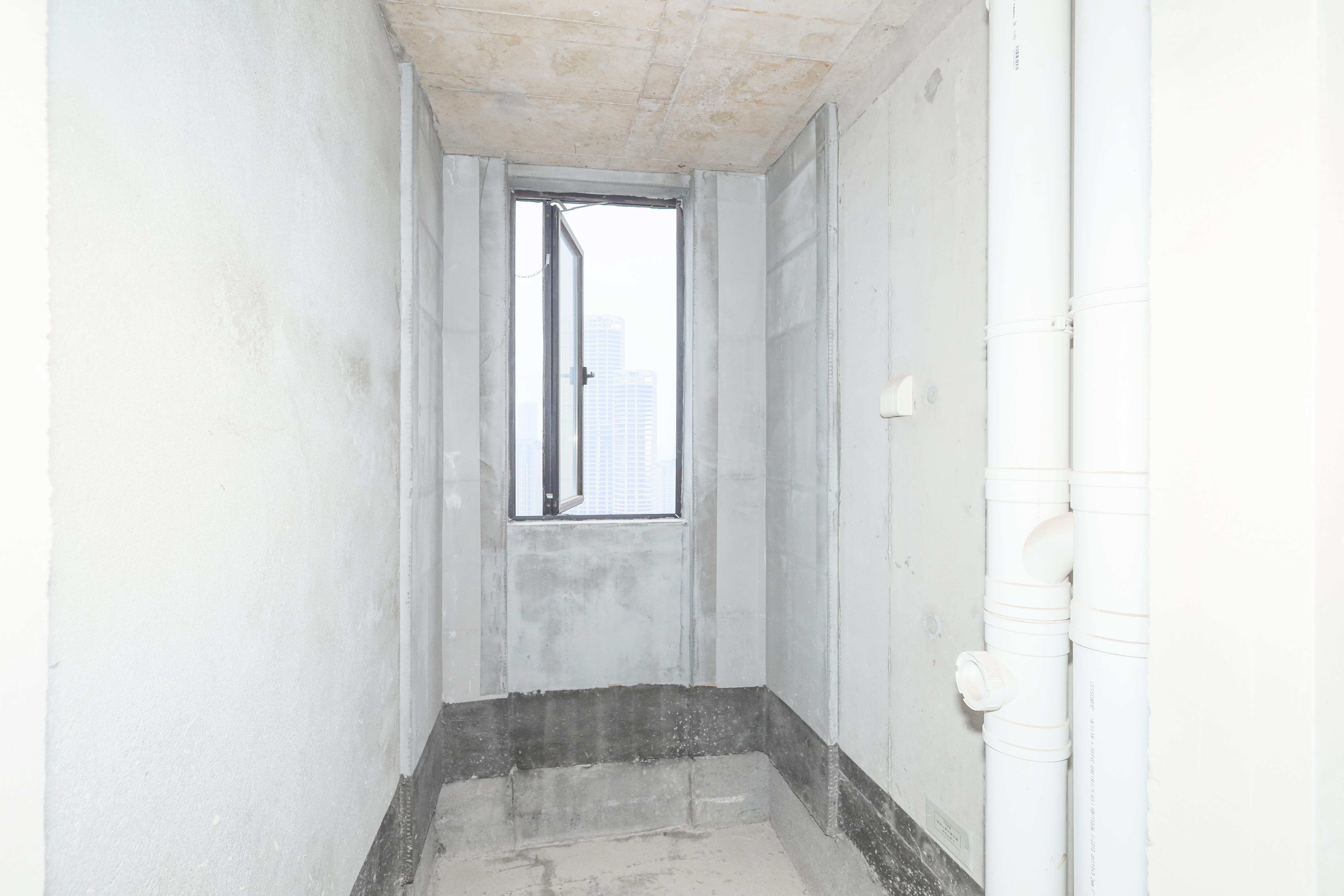 建发央著  4室2厅2卫   230.00万卫生间