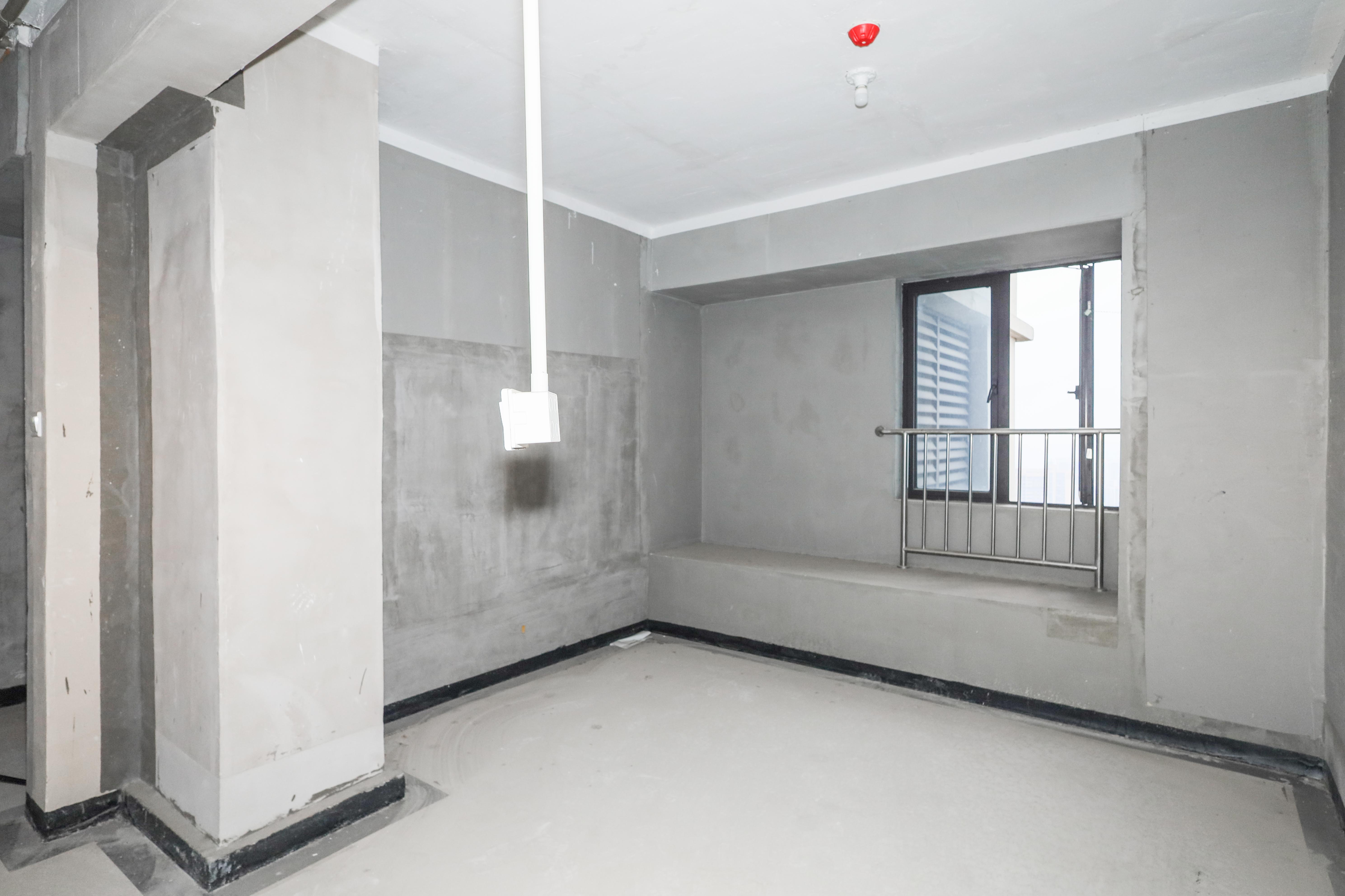 建发央著  4室2厅2卫   230.00万卧室