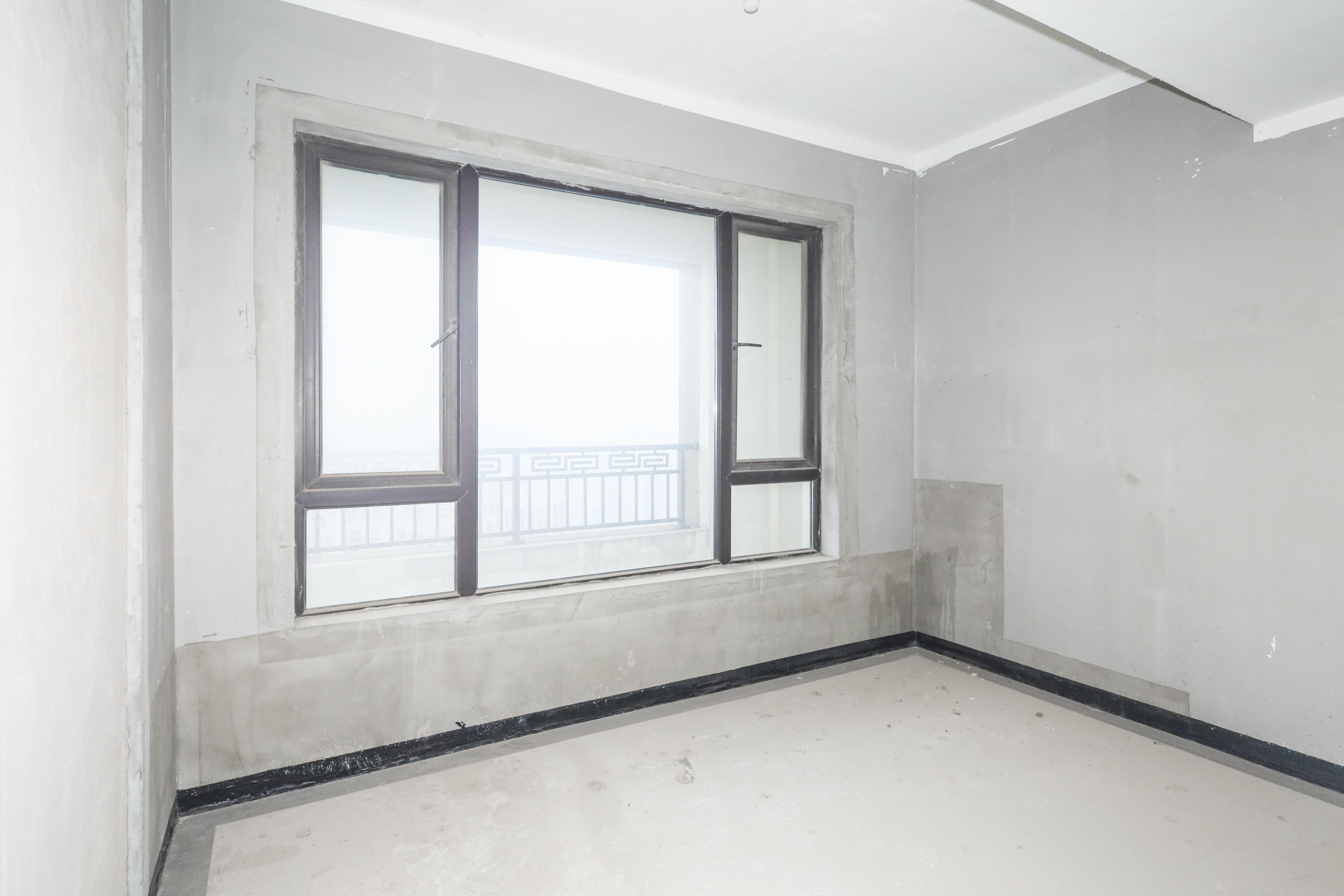 建发央著  4室2厅2卫   230.00万卧室