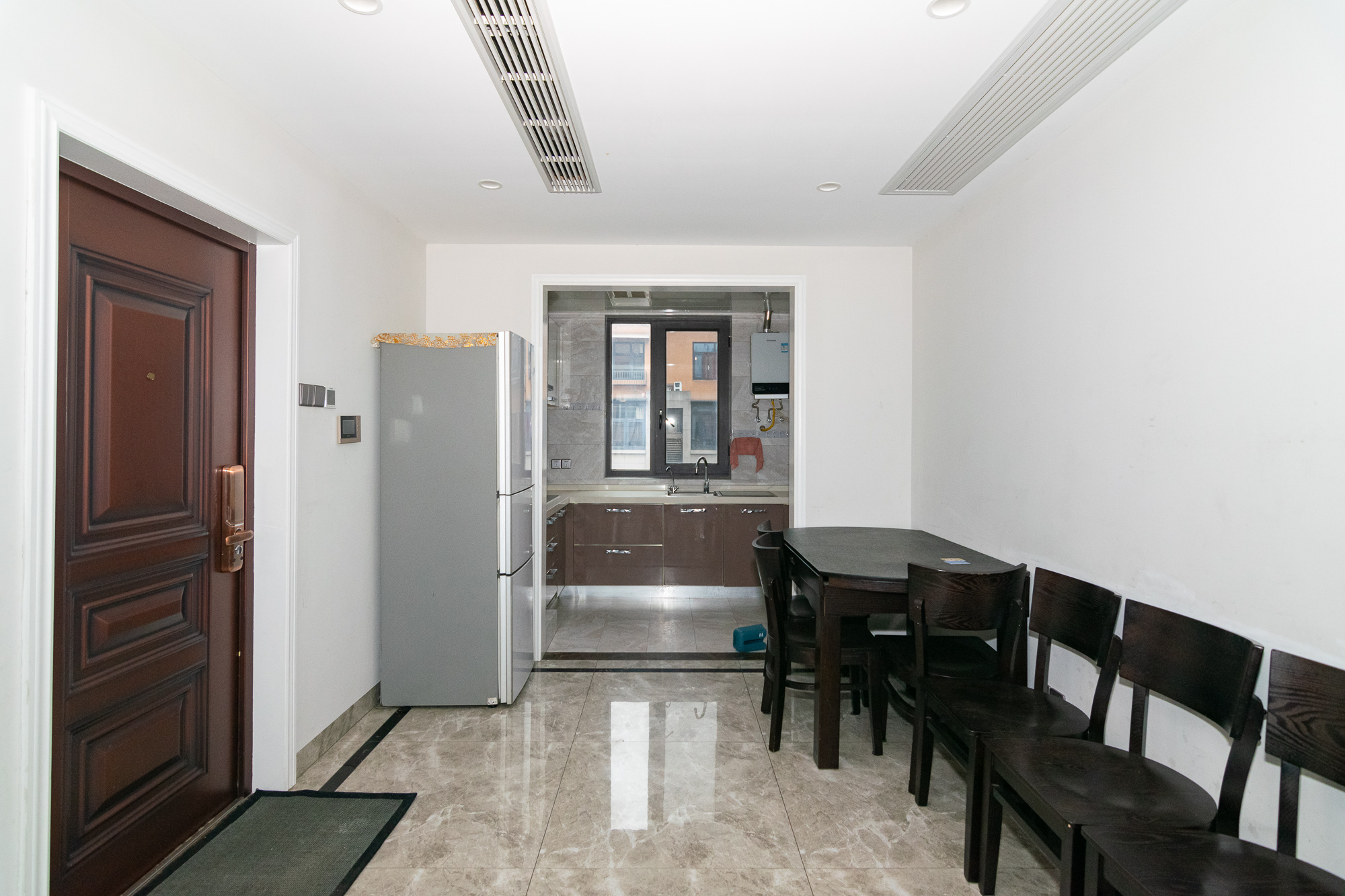 丽景华庭  6室2厅2卫    120.0万 丽景华庭  6室2厅2卫    120.0万客厅