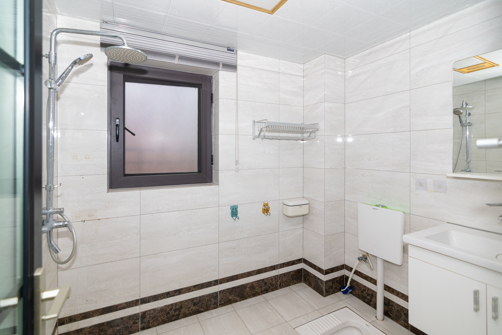 丽景华庭  6室2厅2卫    120.0万 丽景华庭  6室2厅2卫    120.0万卫生间