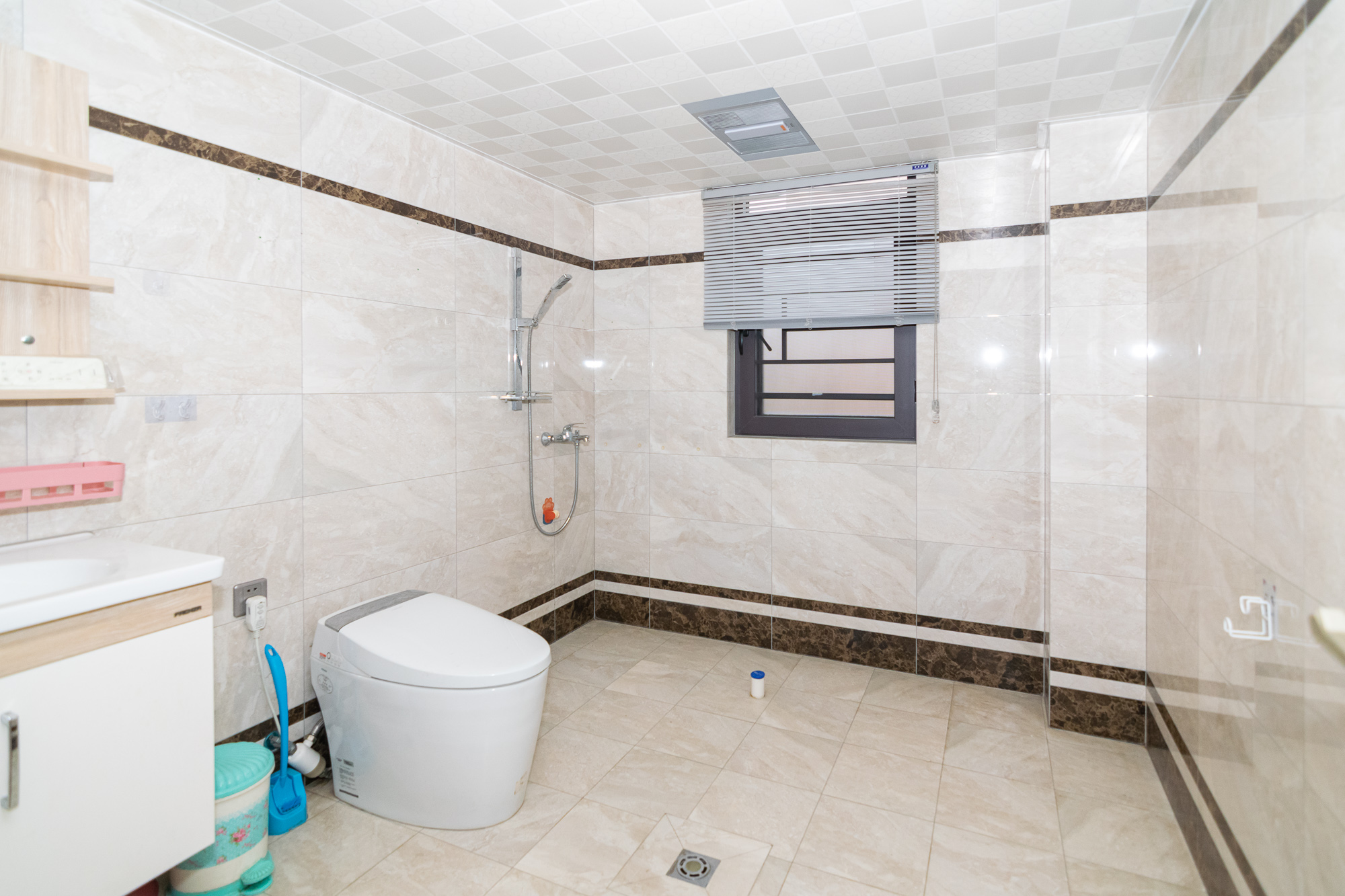 丽景华庭  6室2厅2卫    120.0万 丽景华庭  6室2厅2卫    120.0万卫生间