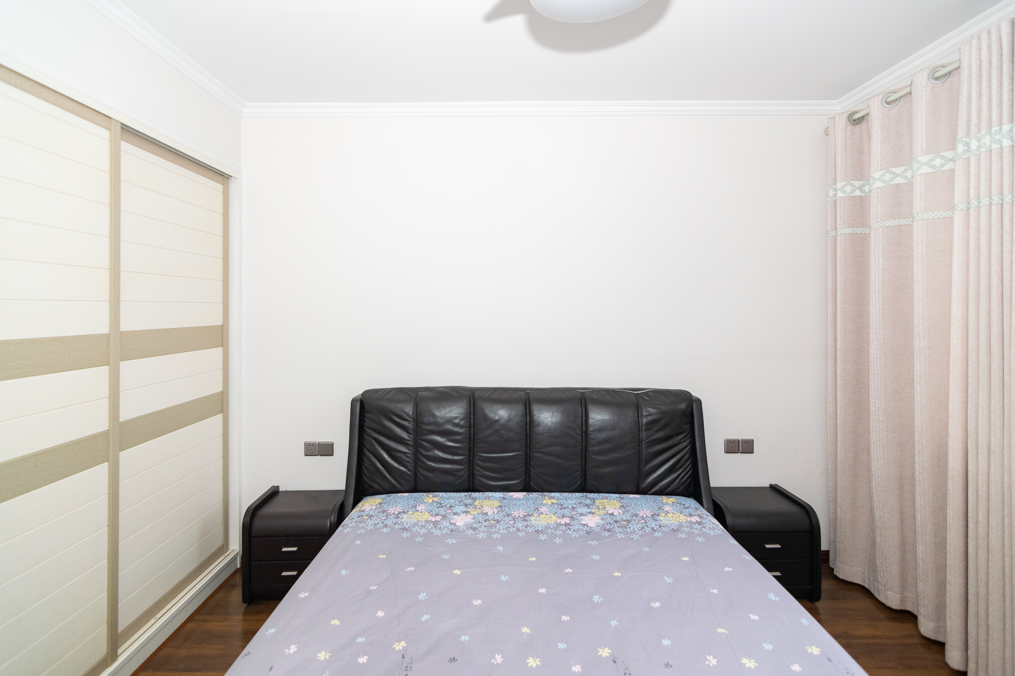 丽景华庭  6室2厅2卫    120.0万 丽景华庭  6室2厅2卫    120.0万卧室