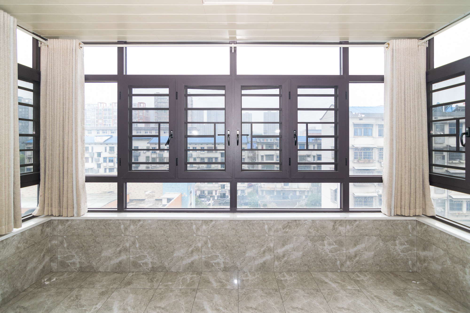 丽景华庭  6室2厅2卫    120.0万 丽景华庭  6室2厅2卫    120.0万阳台