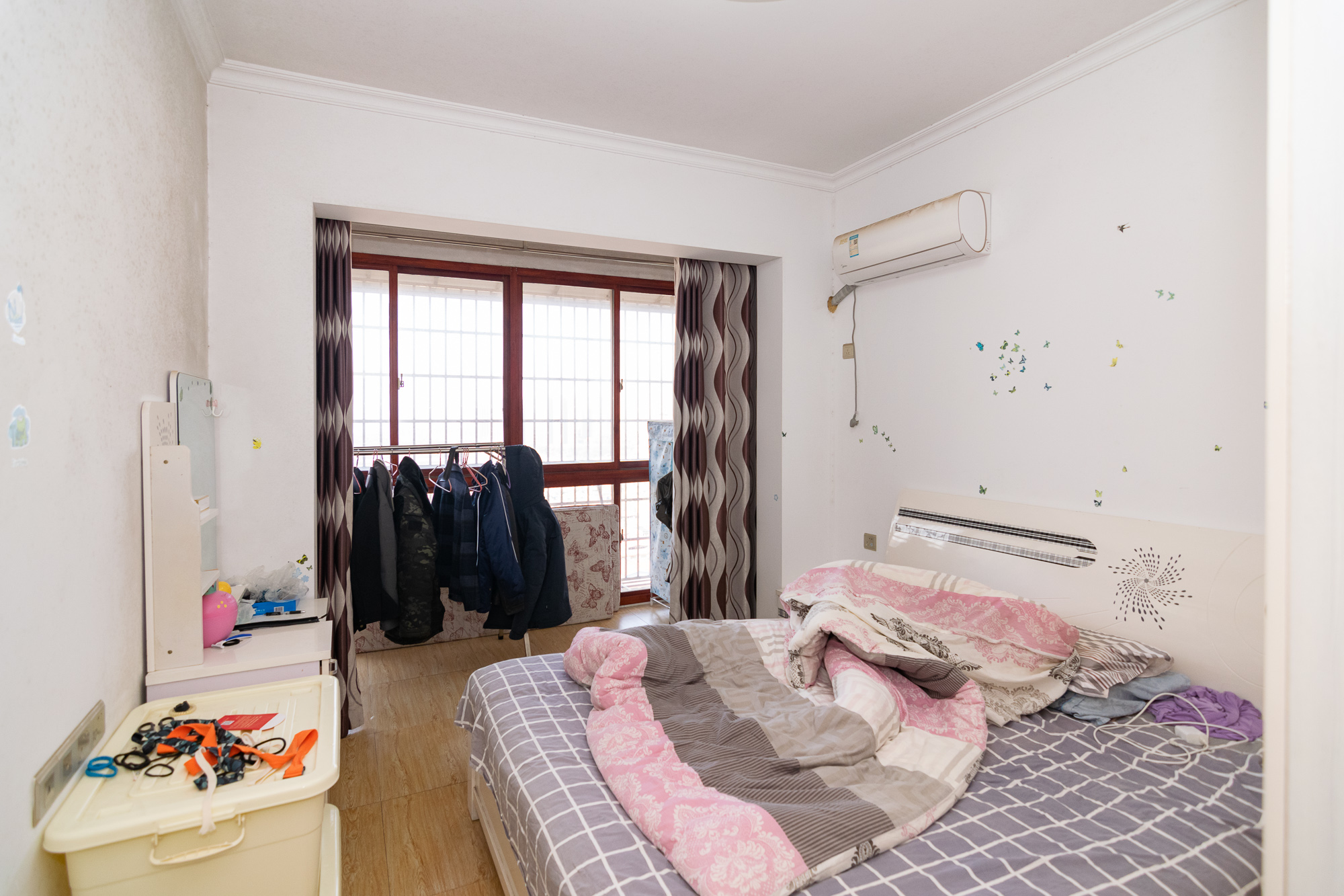 瑞凯景城苑(一、二期) 3室2厅1卫 61.8万 瑞凯景城苑(一、二期) 3室2厅1卫 61.8万卧室