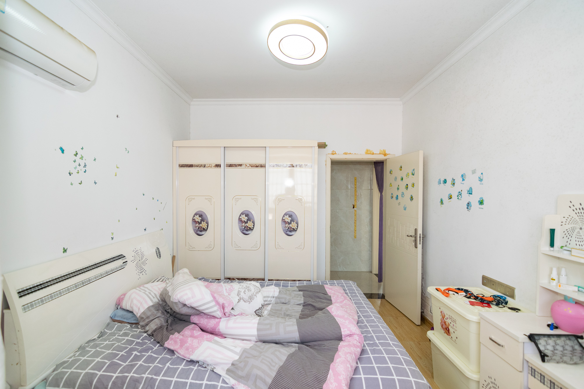 瑞凯景城苑(一、二期) 3室2厅1卫 61.8万 瑞凯景城苑(一、二期) 3室2厅1卫 61.8万卧室