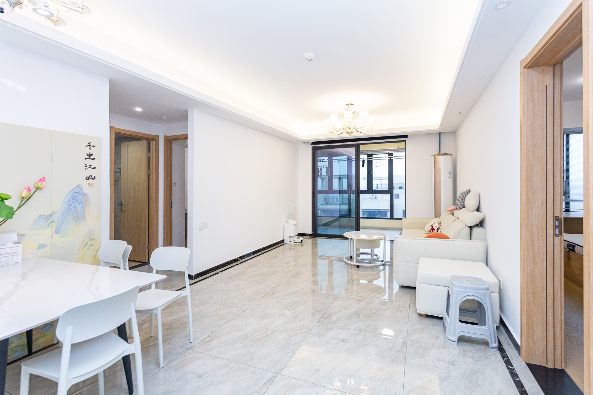 万润滨江天著 4室2厅2卫 129.0万 万润滨江天著 4室2厅2卫 129.0万客厅