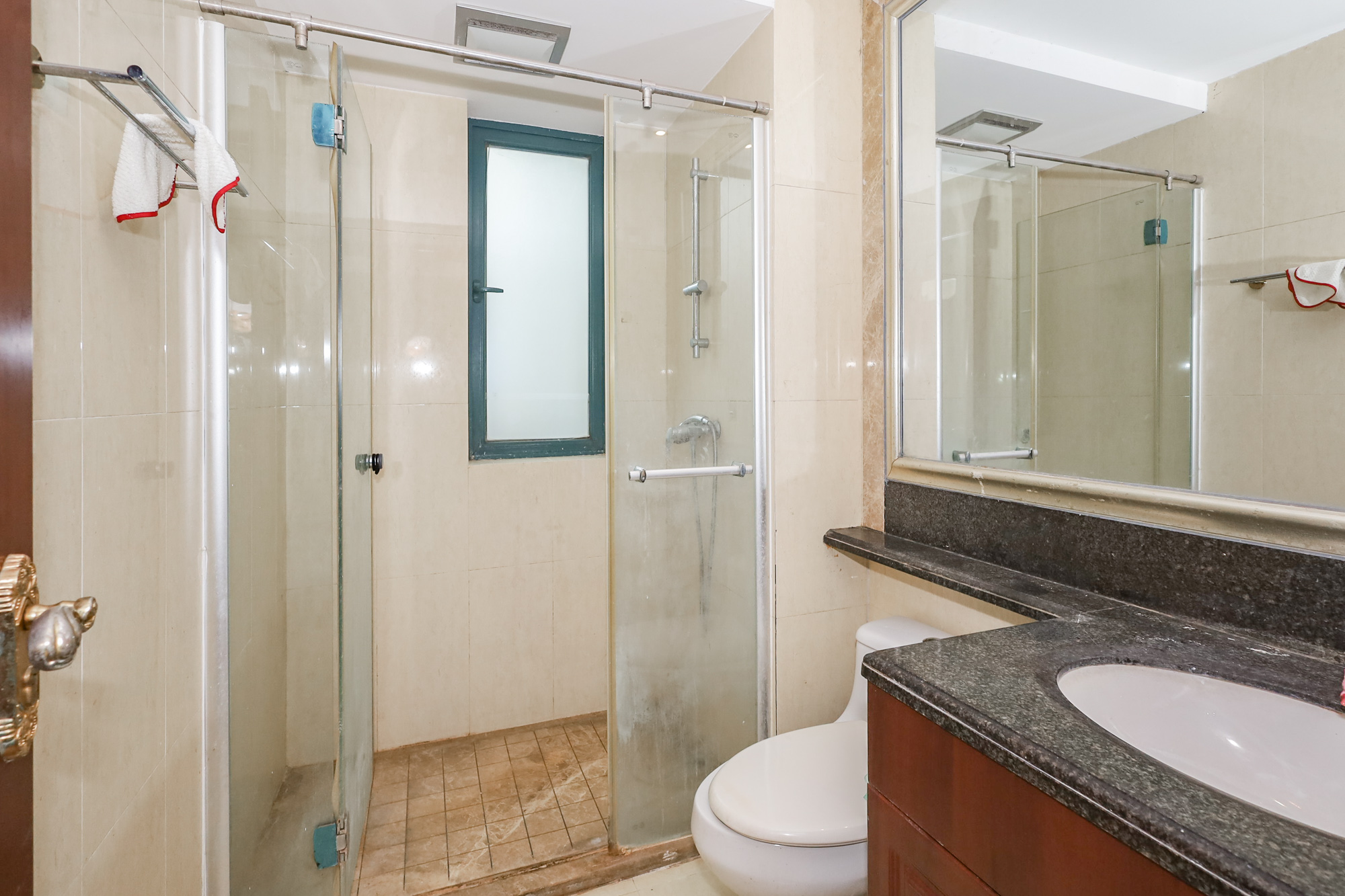 恒大御景湾  3室2厅2卫    158.0万卫生间