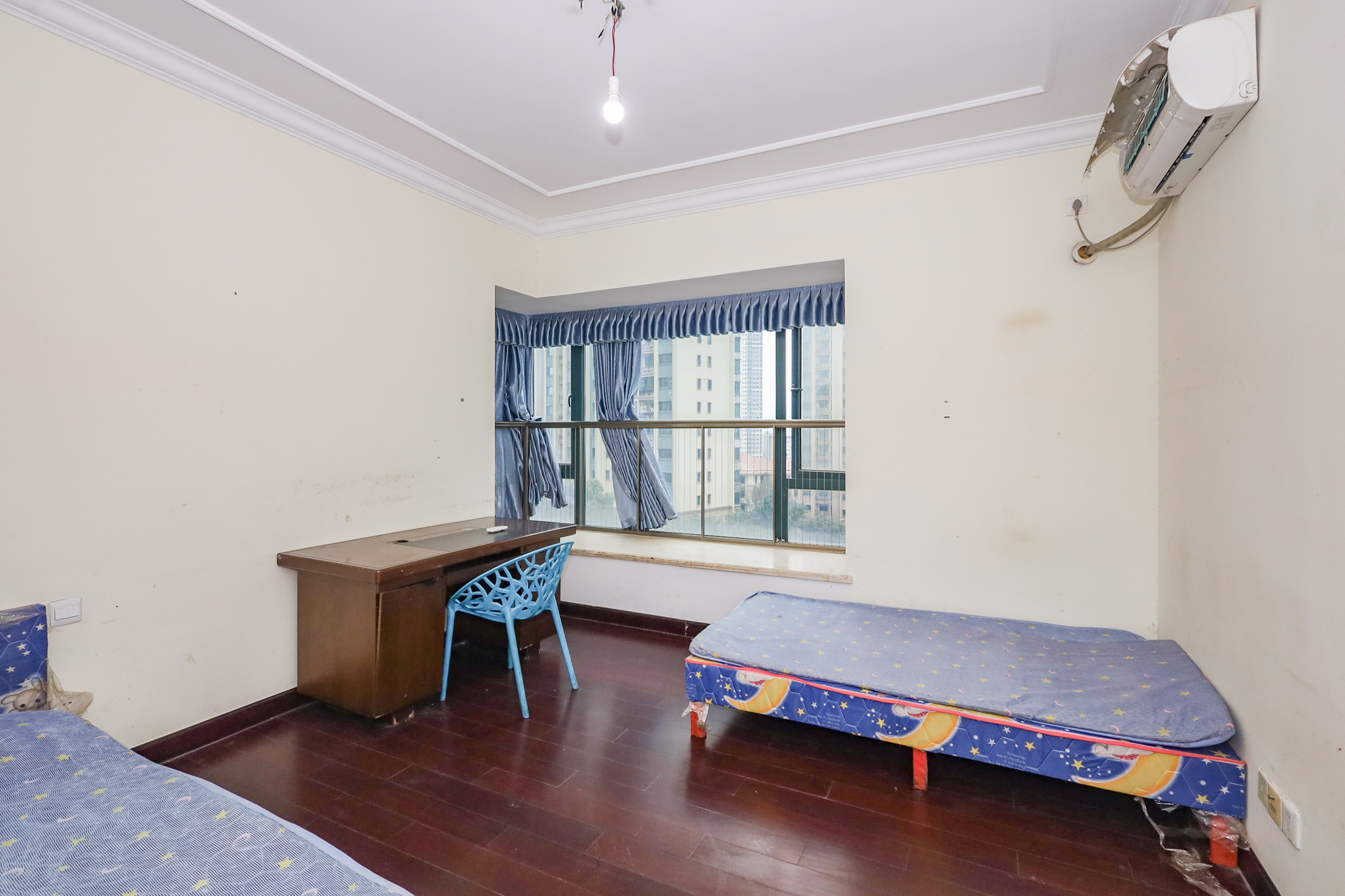 恒大御景湾  3室2厅2卫    158.0万卧室