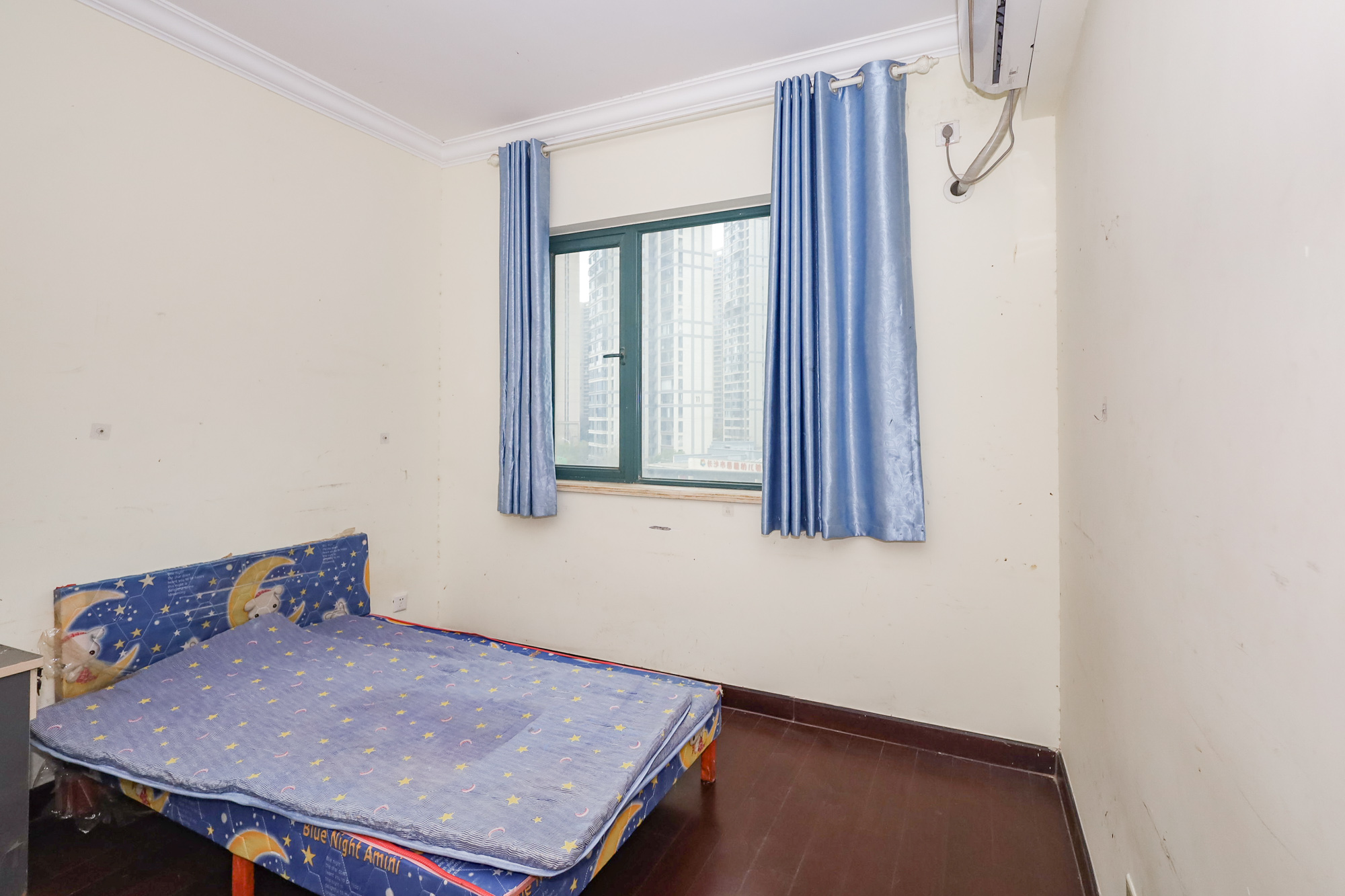 恒大御景湾  3室2厅2卫    158.0万卧室