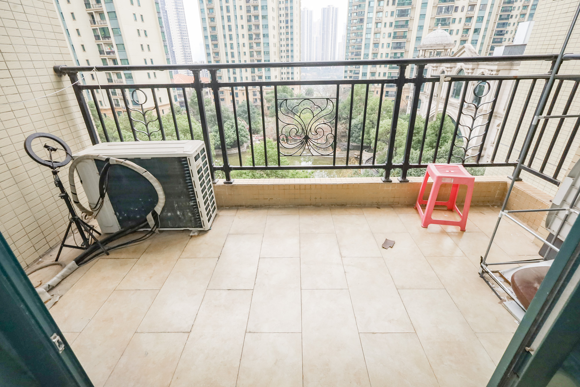 恒大御景湾  3室2厅2卫    158.0万阳台