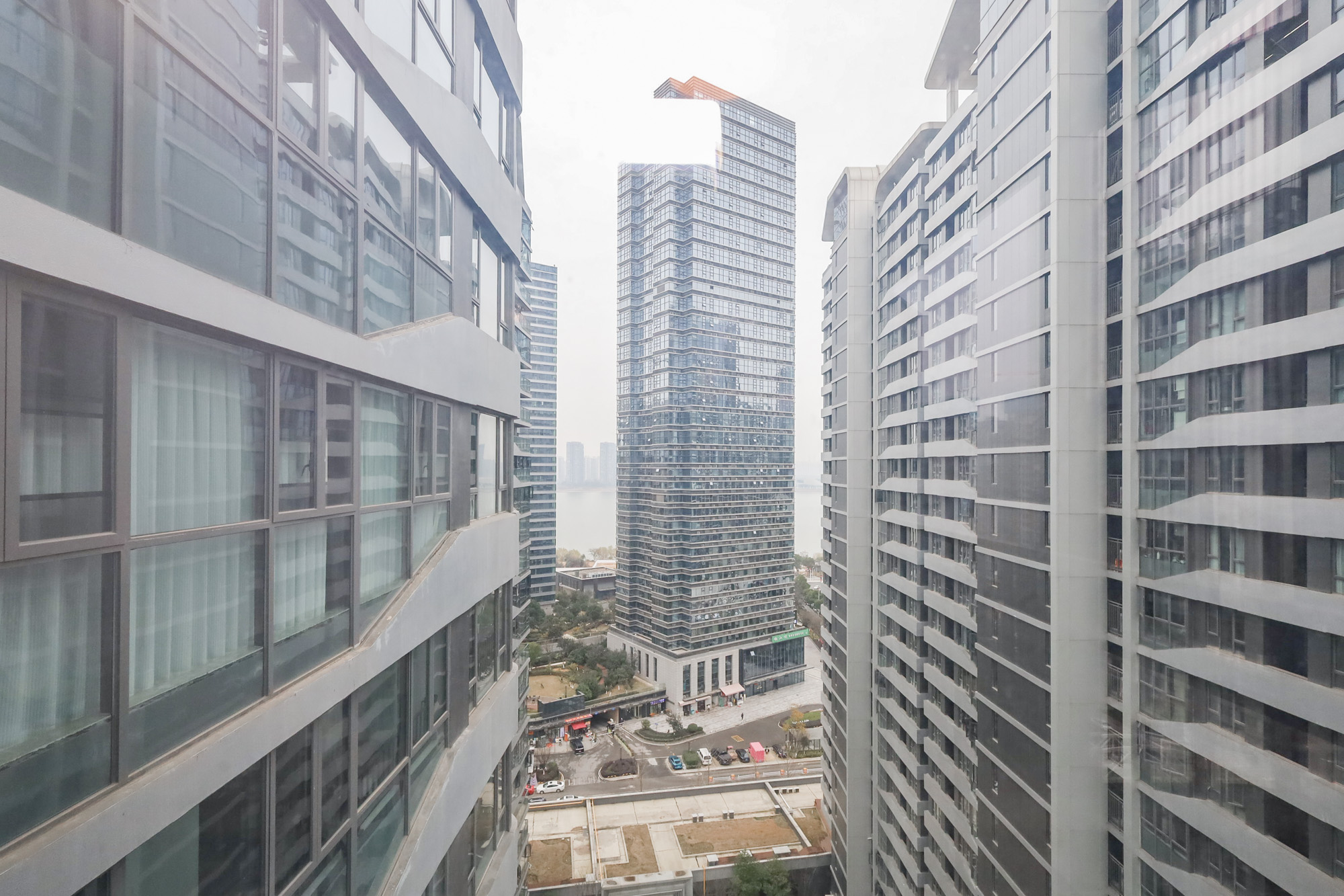 复地滨江金融中心  4室2厅2卫   420.00万阳台