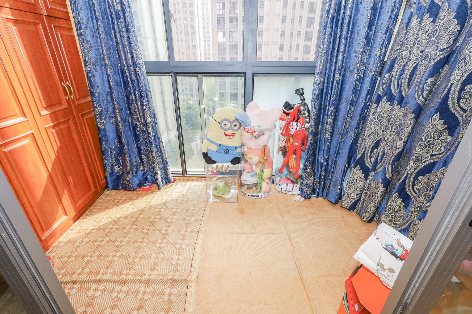 八方小区B区  3室2厅2卫   410.00万阳台