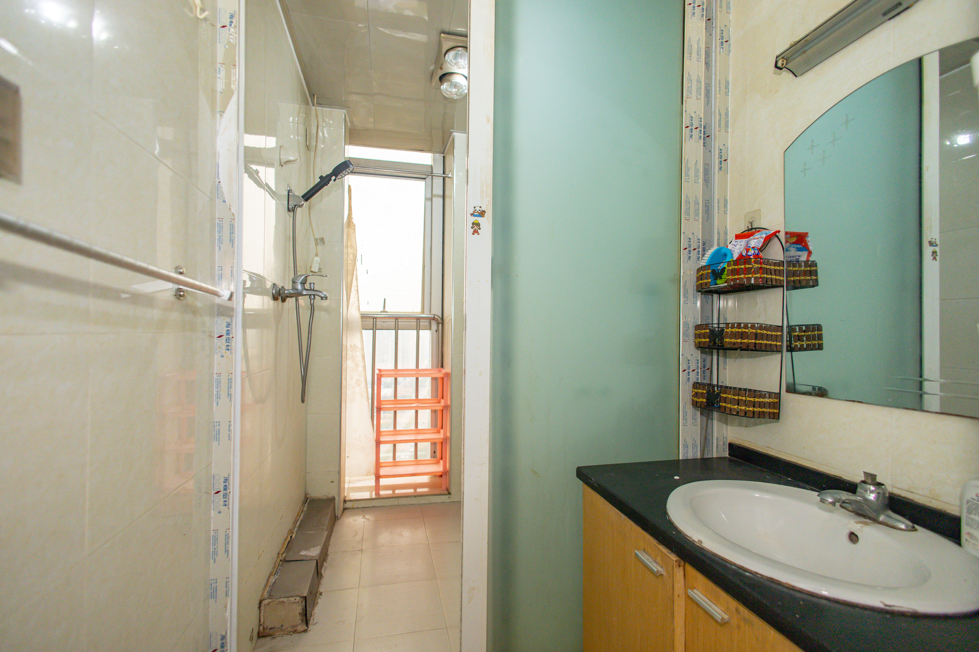 香槟小镇(香槟花苑) 1室1厅1卫 20.3万 香槟小镇(香槟花苑) 1室1厅1卫 20.3万卫生间