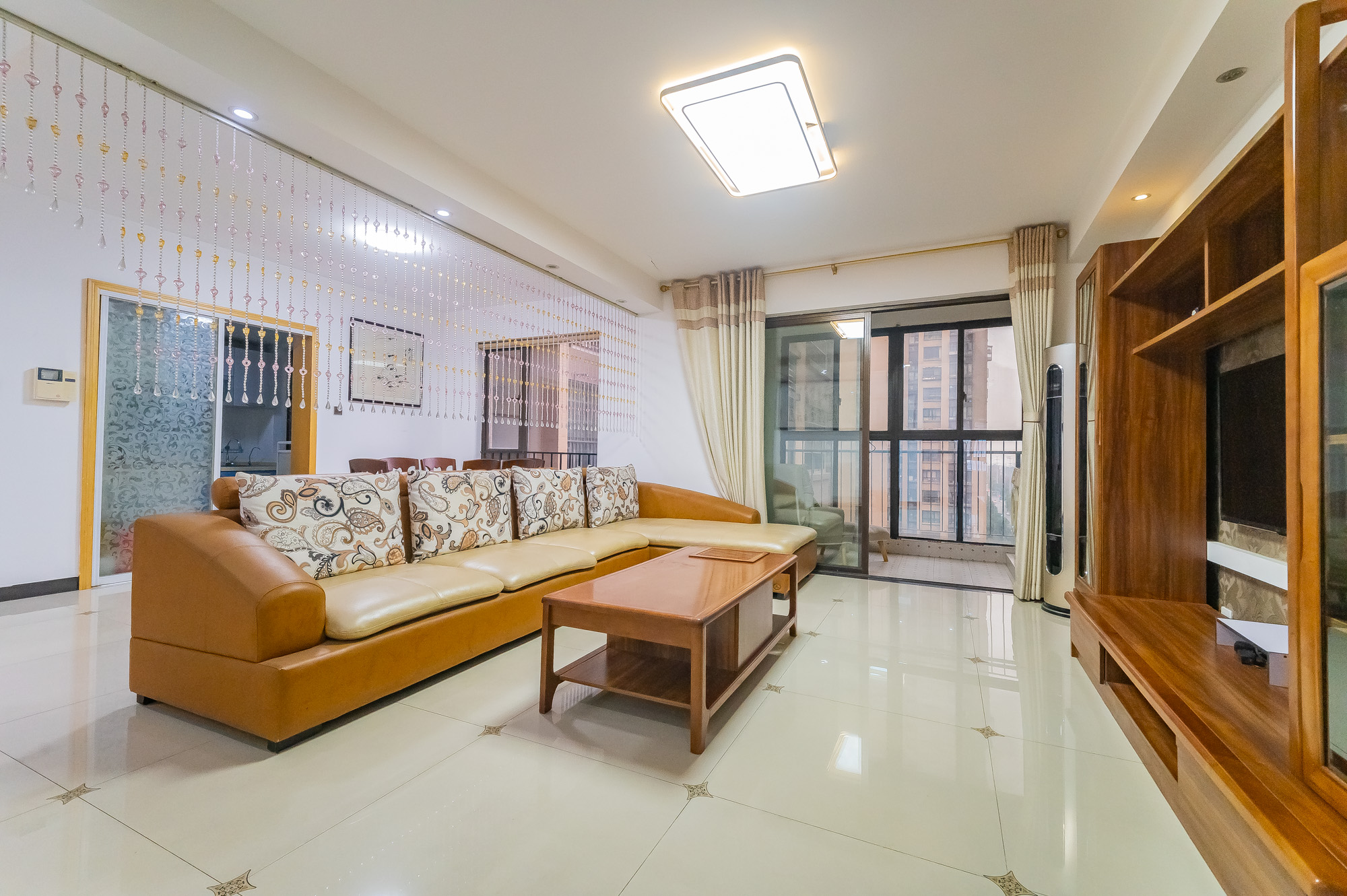 华润凤凰城三期 3室2厅2卫 93.8万 华润凤凰城三期 3室2厅2卫 93.8万客厅