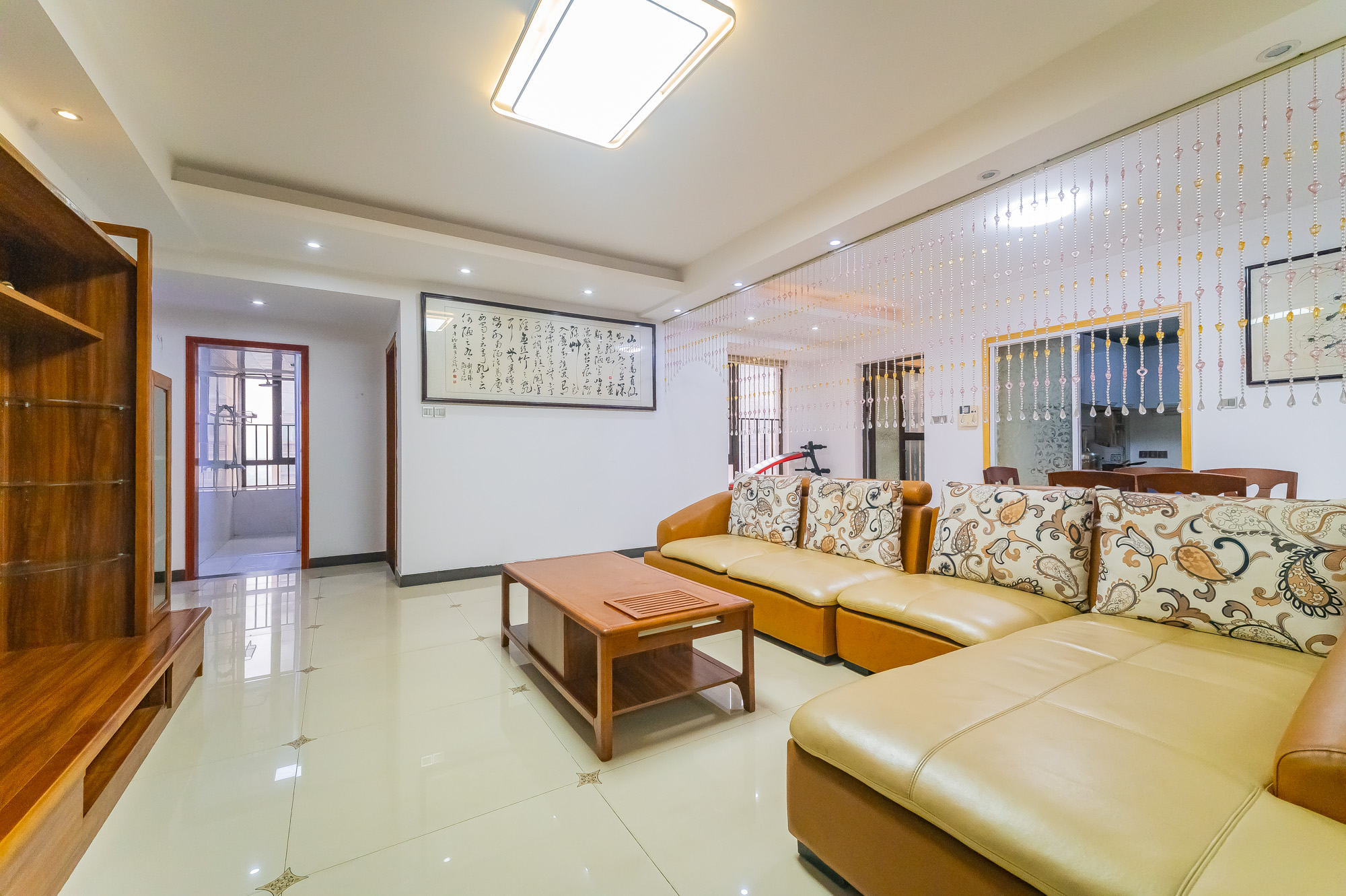 华润凤凰城三期 3室2厅2卫 93.8万 华润凤凰城三期 3室2厅2卫 93.8万客厅