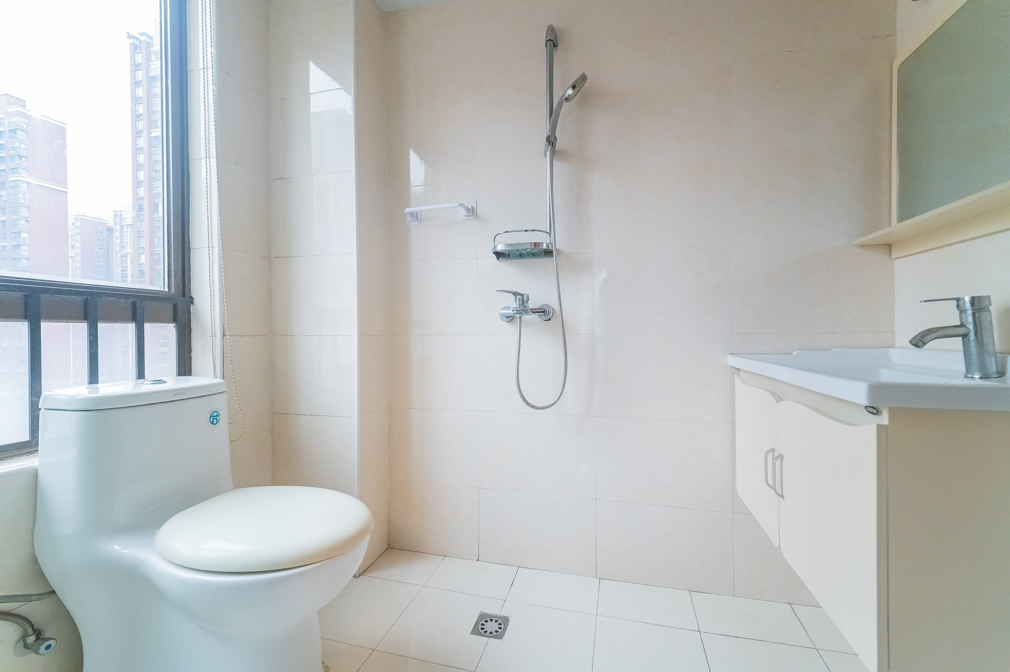 华润凤凰城三期 3室2厅2卫 93.8万 华润凤凰城三期 3室2厅2卫 93.8万卫生间