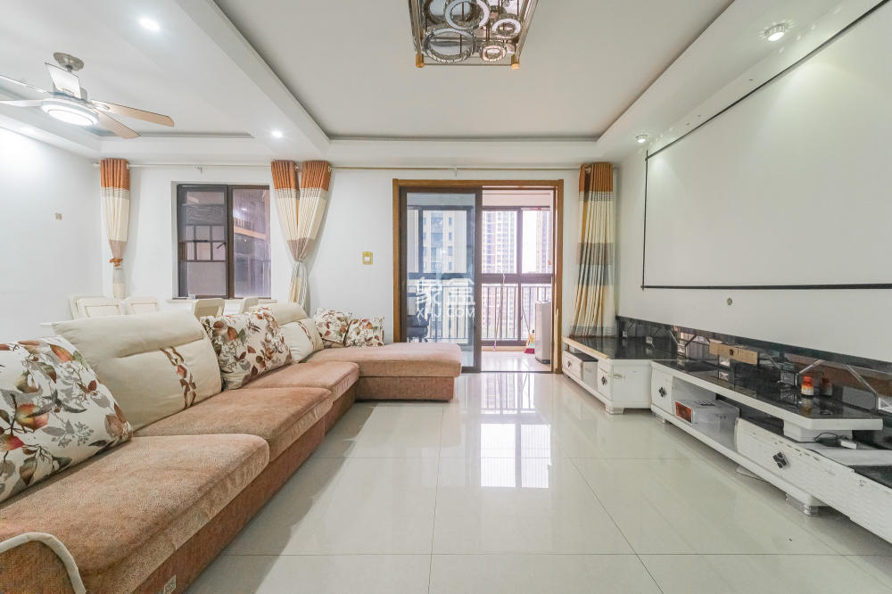 华润置地广场一期  3室2厅2卫    96.0万