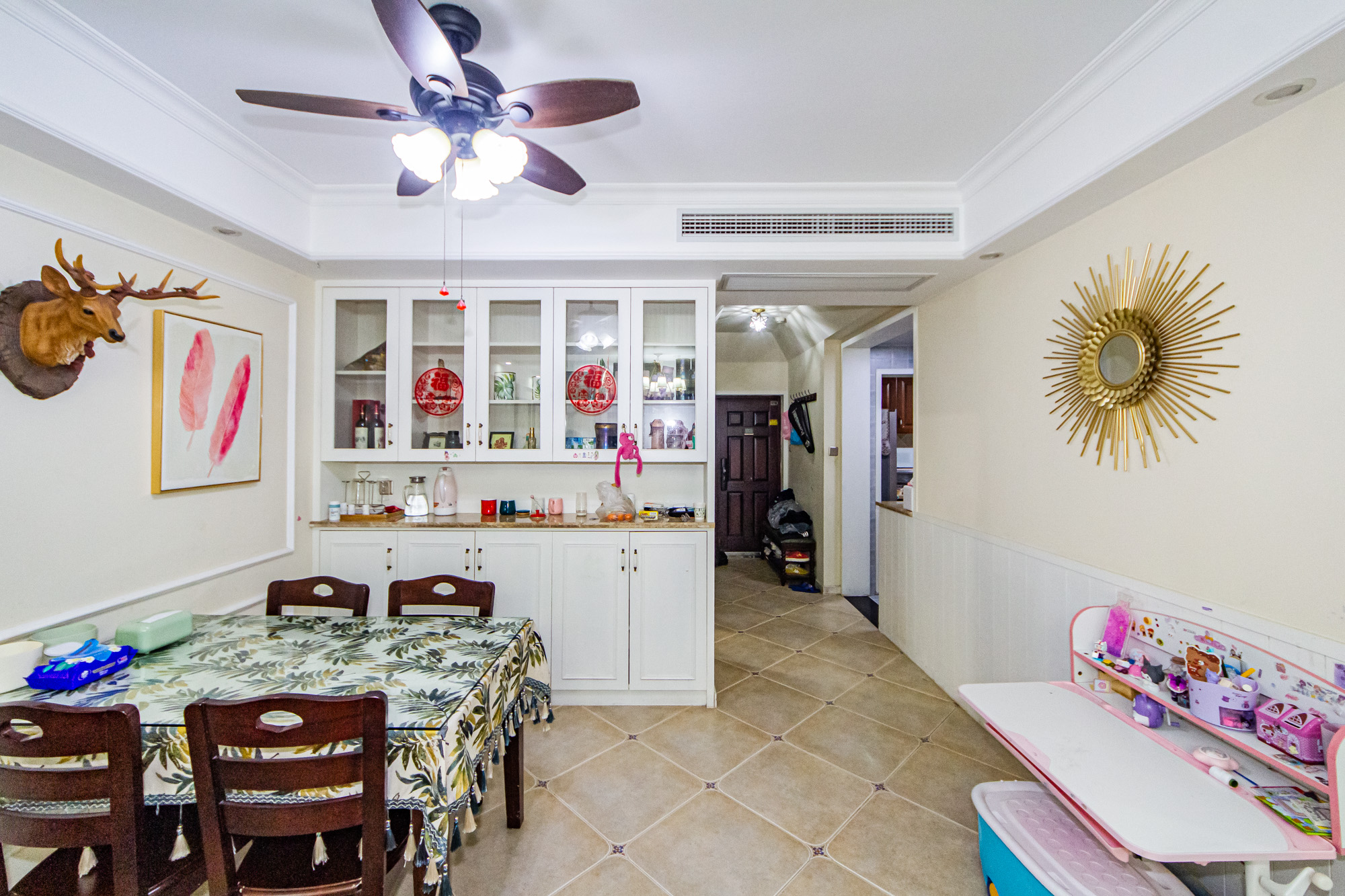 北辰三角洲E4区 3室2厅1卫 135.0万 北辰三角洲E4区 3室2厅1卫 135.0万客厅