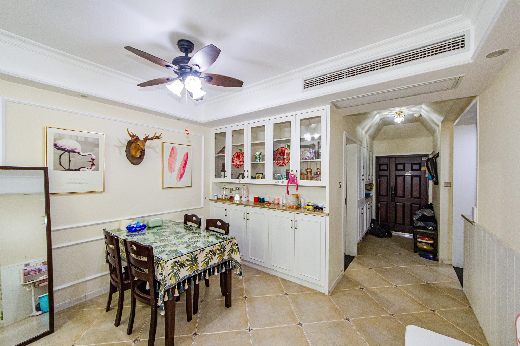 北辰三角洲E4区 3室2厅1卫 135.0万 北辰三角洲E4区 3室2厅1卫 135.0万客厅