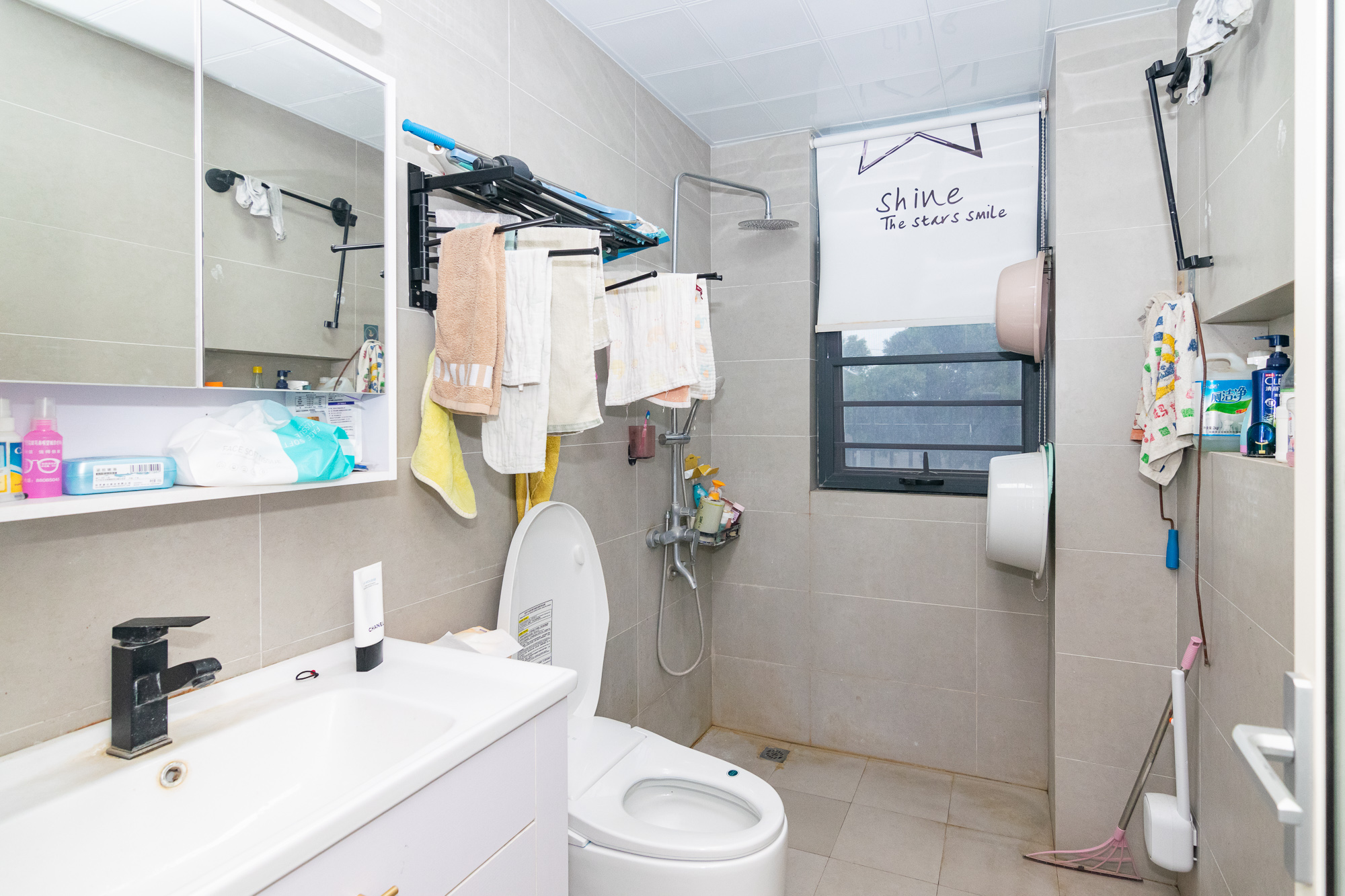 联诚雅郡  5室2厅2卫   95.00万卫生间