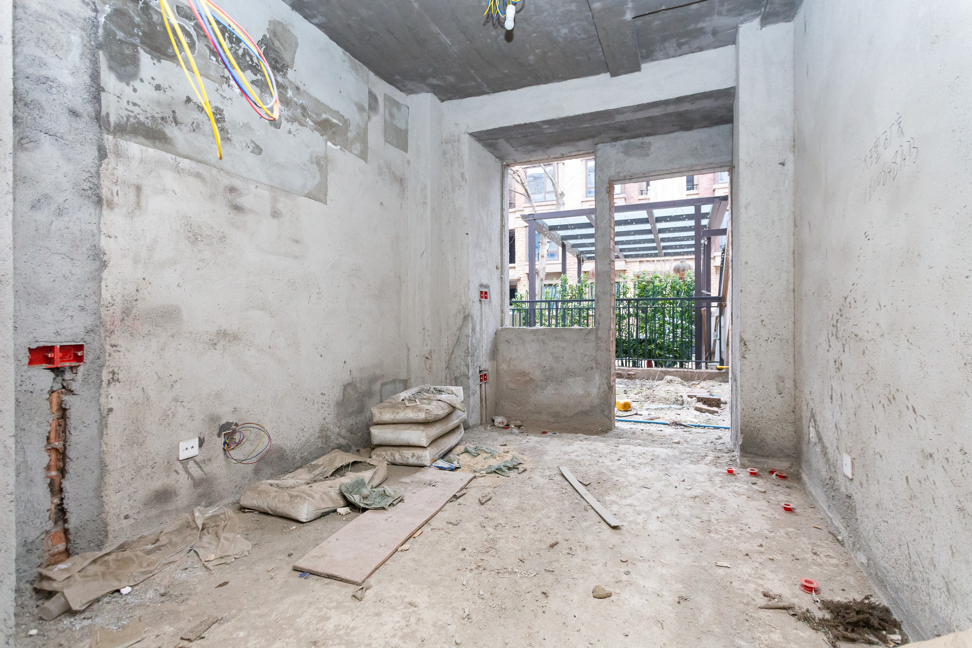 盈峰翠邸  4室2厅2卫    103.0万 盈峰翠邸  4室2厅2卫    103.0万卧室