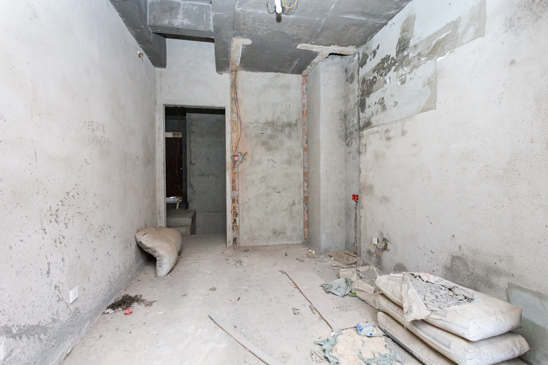 盈峰翠邸  4室2厅2卫    103.0万 盈峰翠邸  4室2厅2卫    103.0万卧室