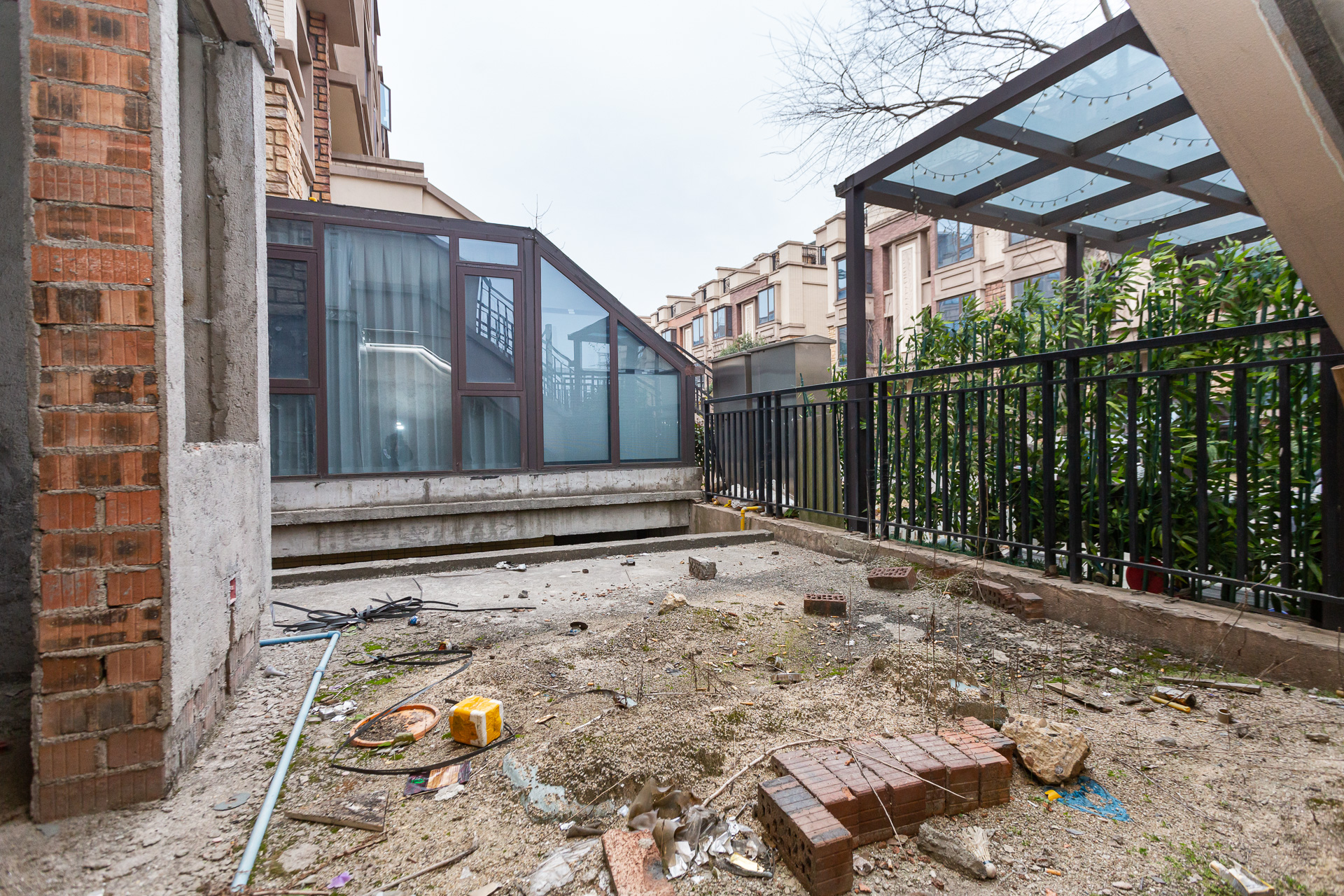 盈峰翠邸  4室2厅2卫    103.0万 盈峰翠邸  4室2厅2卫    103.0万阳台