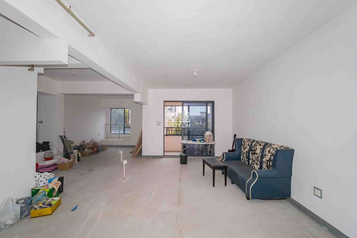 建发中央悦府  3室2厅2卫    125.0万 建发中央悦府  3室2厅2卫    125.0万客厅