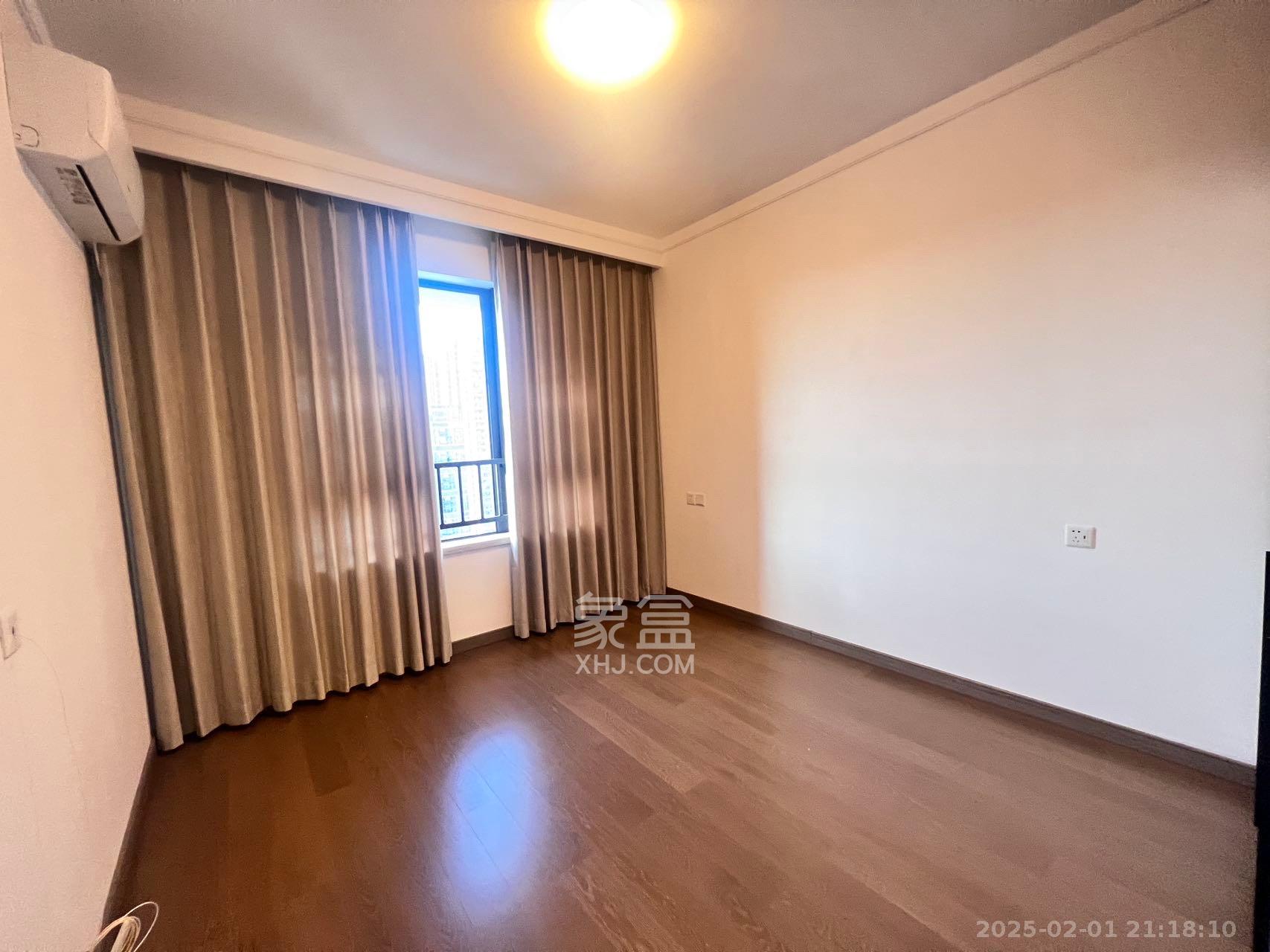 龙湖铂金中心(龙湖春江郦城) 3室2厅2卫 5300.0元/月 龙湖铂金中心(龙湖春江郦城) 3室2厅2卫 5300.0元/月室内图