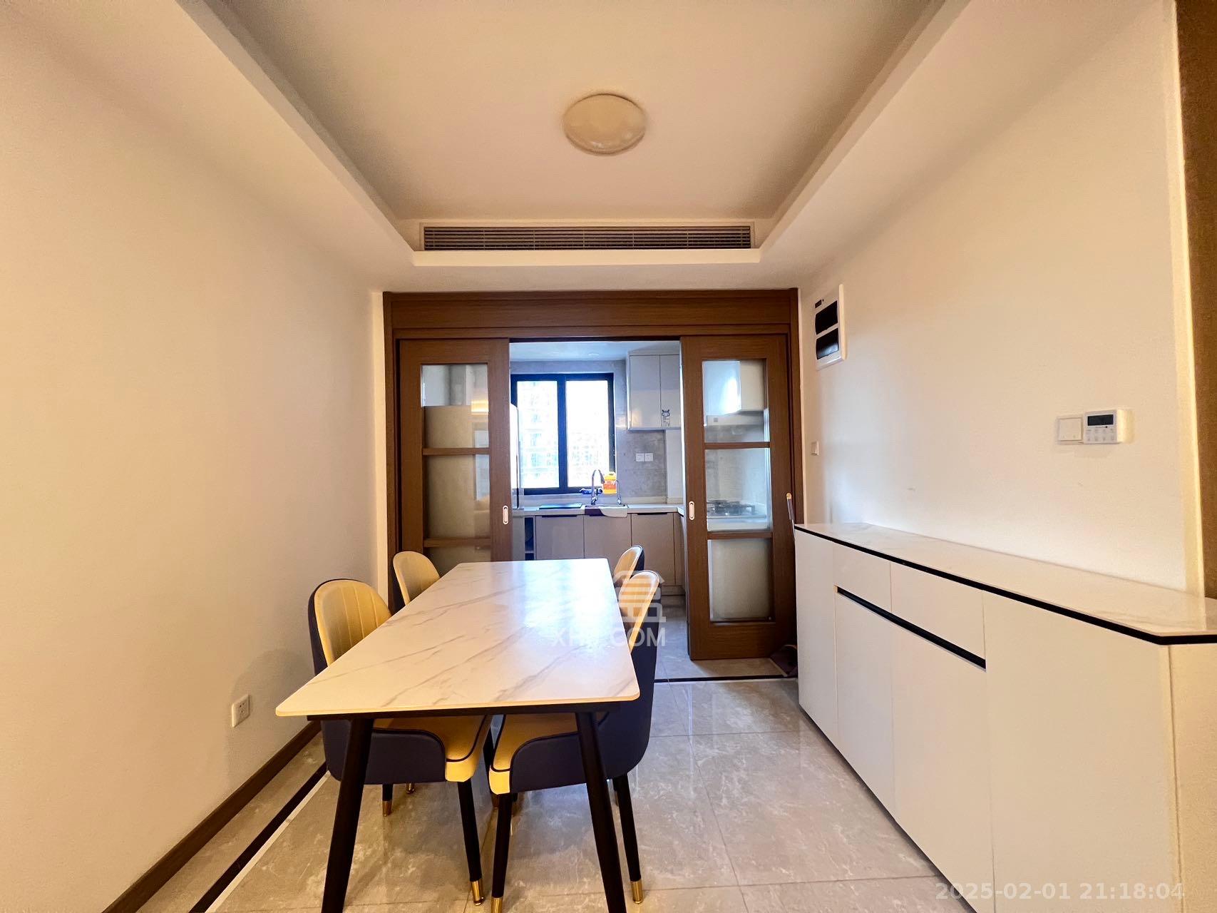 龙湖铂金中心(龙湖春江郦城) 3室2厅2卫 5300.0元/月 龙湖铂金中心(龙湖春江郦城) 3室2厅2卫 5300.0元/月室内图