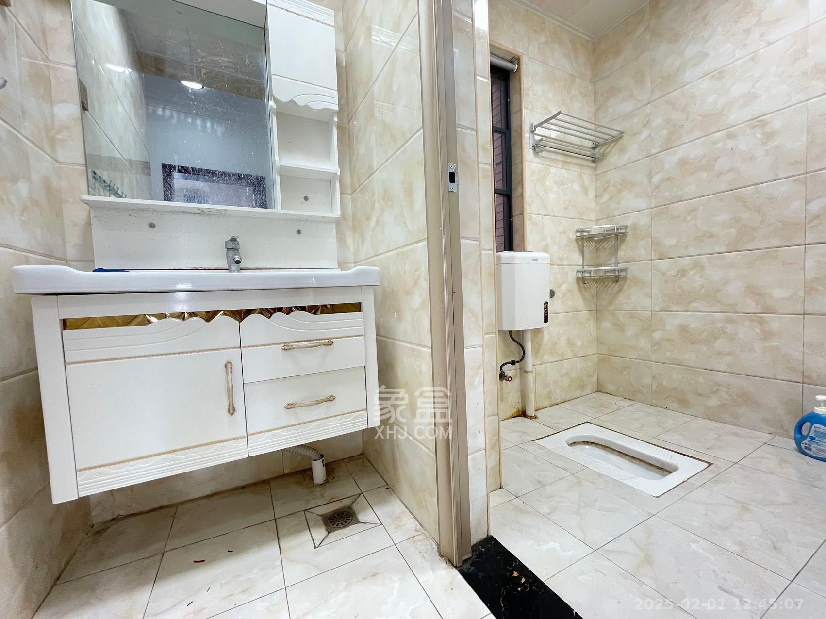 荣盛花语馨苑 2室2厅1卫 2300.0元/月 荣盛花语馨苑 2室2厅1卫 2300.0元/月室内图