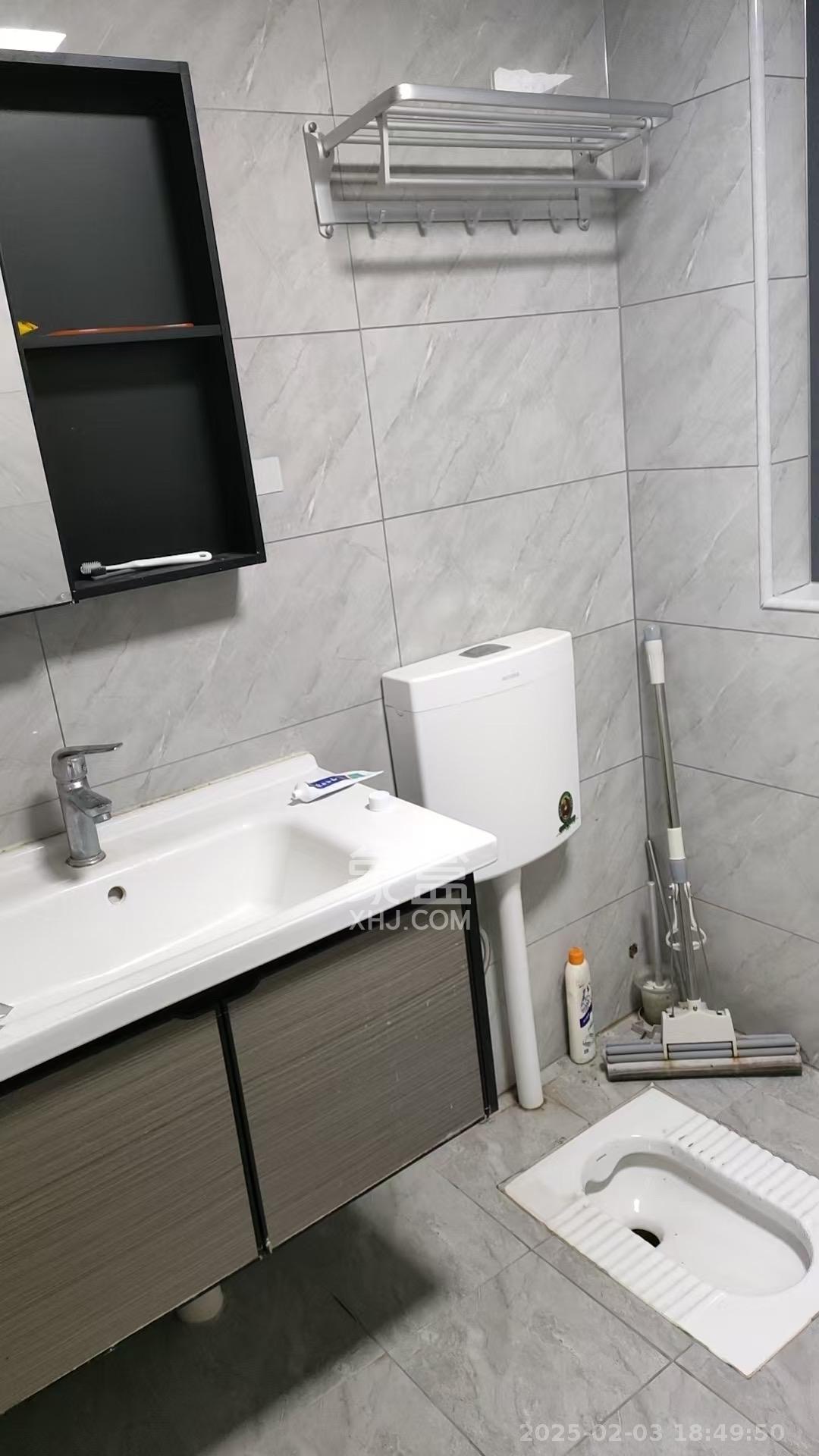 山水新城 2室2厅1卫 2200.0元/月 山水新城 2室2厅1卫 2200.0元/月室内图