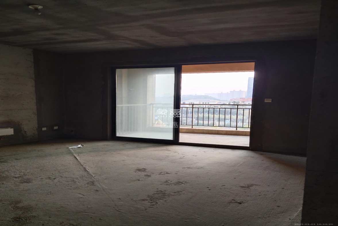 三一街区 4室2厅2卫 2000.00元/月 三一街区 4室2厅2卫 2000.00元/月室内图