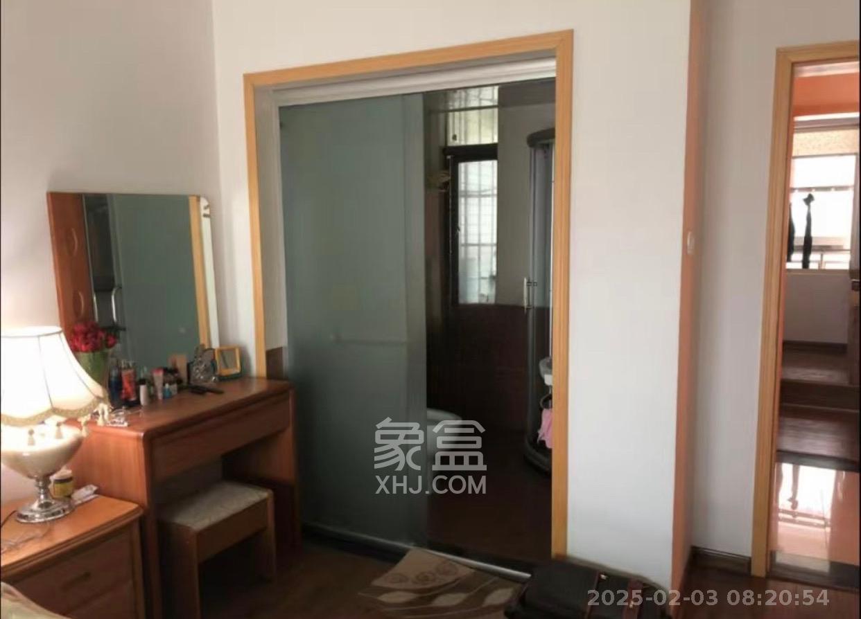 麓谷加州阳光 3室2厅1卫 2700.0元/月 麓谷加州阳光 3室2厅1卫 2700.0元/月室内图