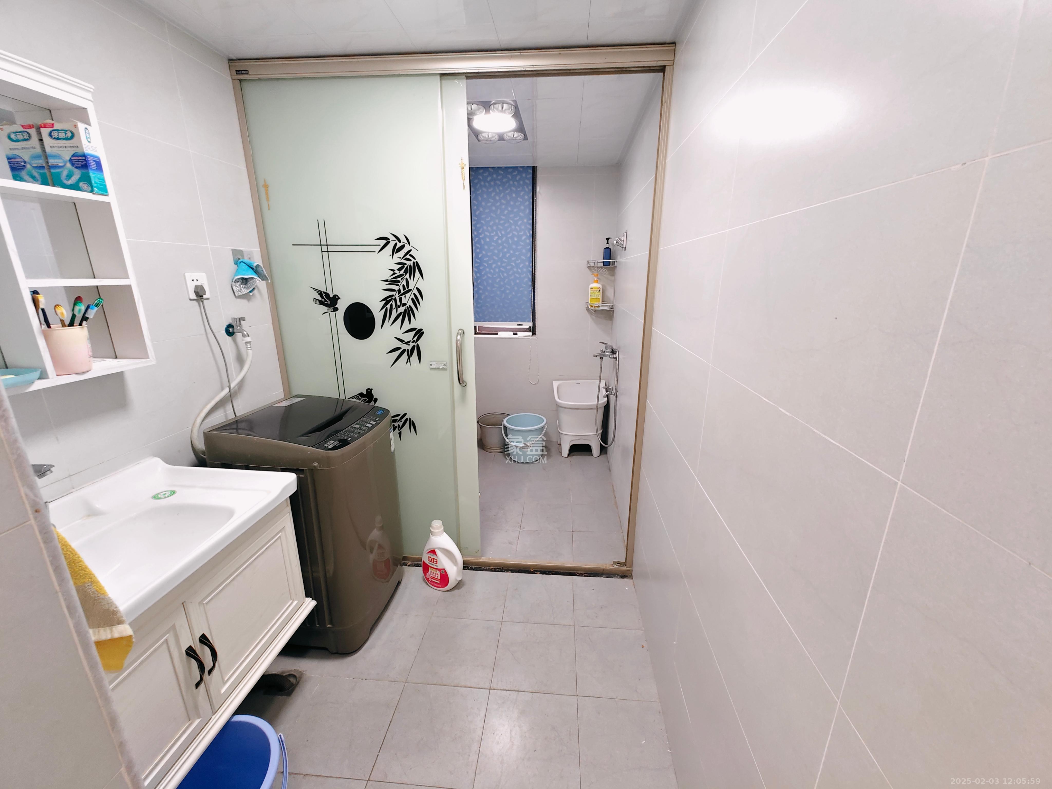 新新花园  4室2厅2卫   2800.00元/月室内图
