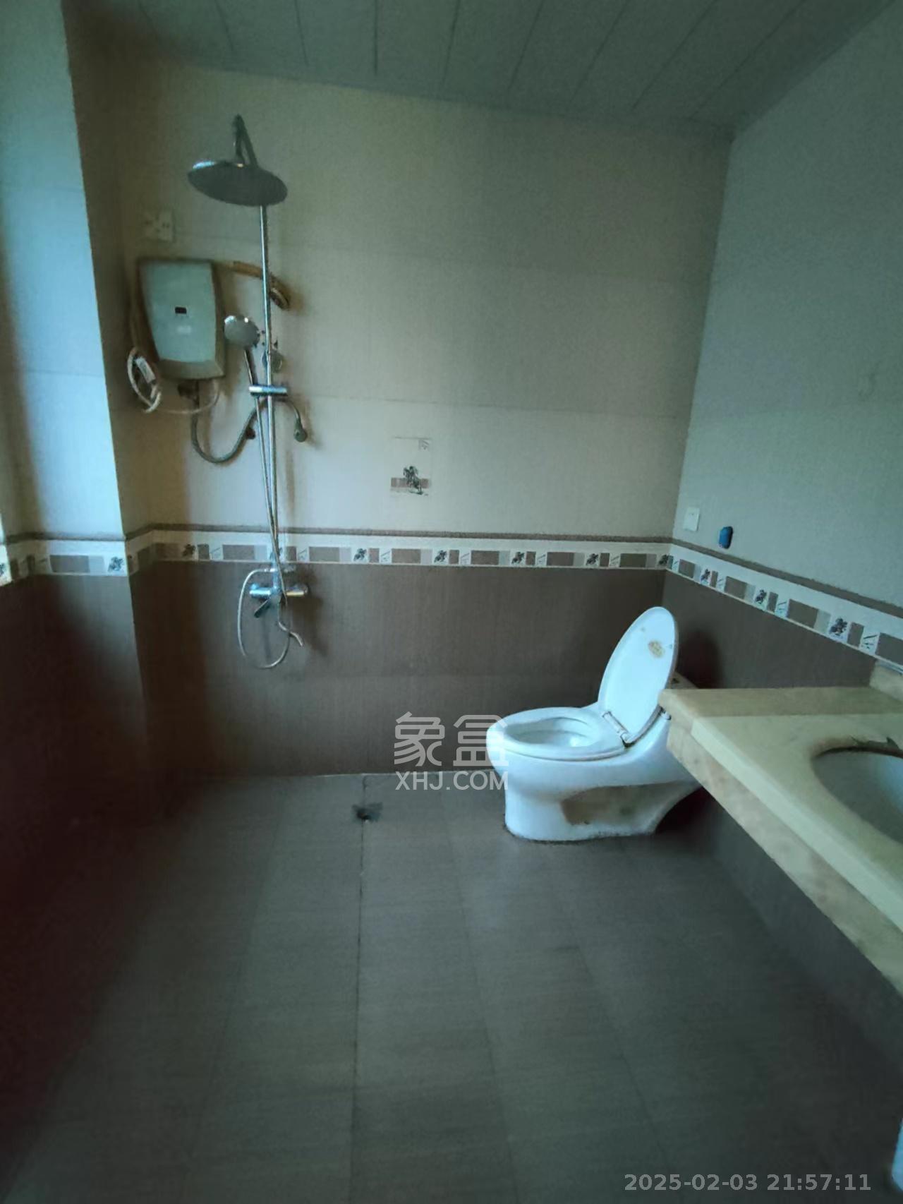 静园山庄  4室2厅1卫   4650.00元/月室内图