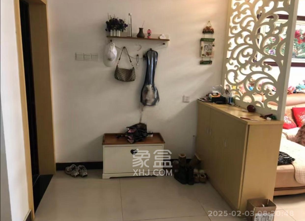 麓谷加州阳光 3室2厅1卫 2700.0元/月 麓谷加州阳光 3室2厅1卫 2700.0元/月室内图