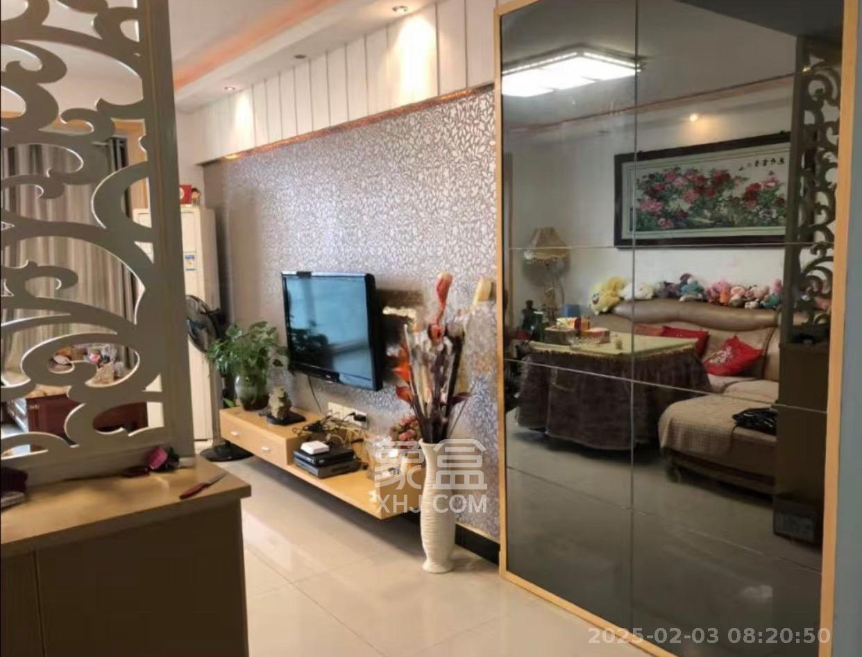 麓谷加州阳光 3室2厅1卫 2700.0元/月 麓谷加州阳光 3室2厅1卫 2700.0元/月室内图