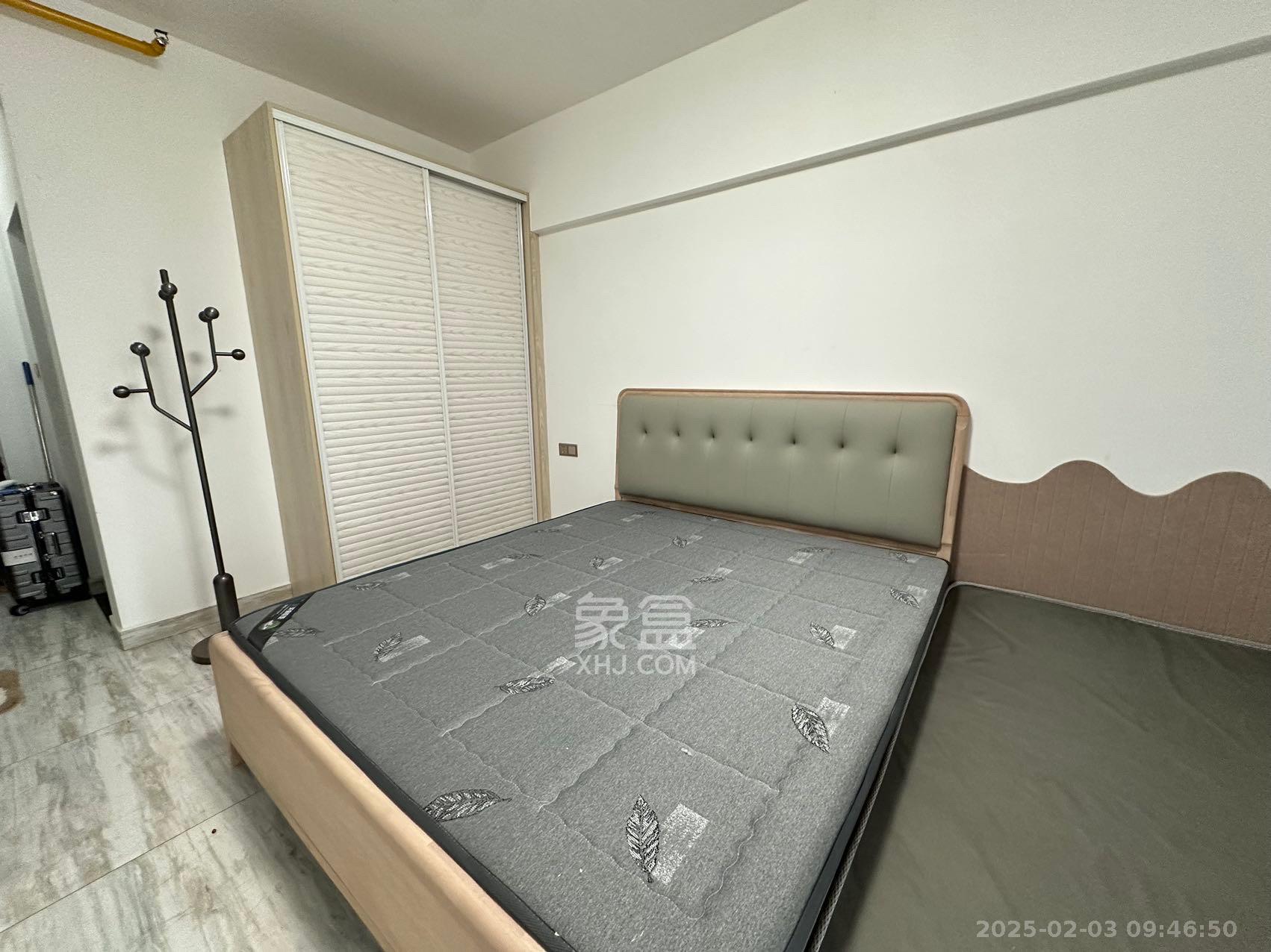 丰园城(鄱阳小区二期)  1室1厅1卫    1300.0元/月 丰园城(鄱阳小区二期)  1室1厅1卫    1300.0元/月室内图1