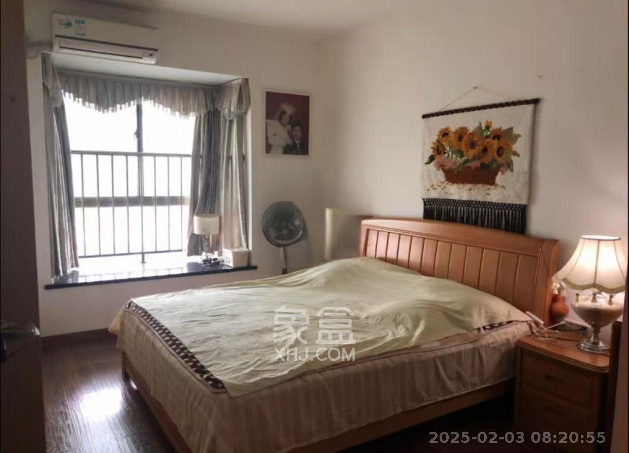 麓谷加州阳光 3室2厅1卫 2700.0元/月 麓谷加州阳光 3室2厅1卫 2700.0元/月室内图