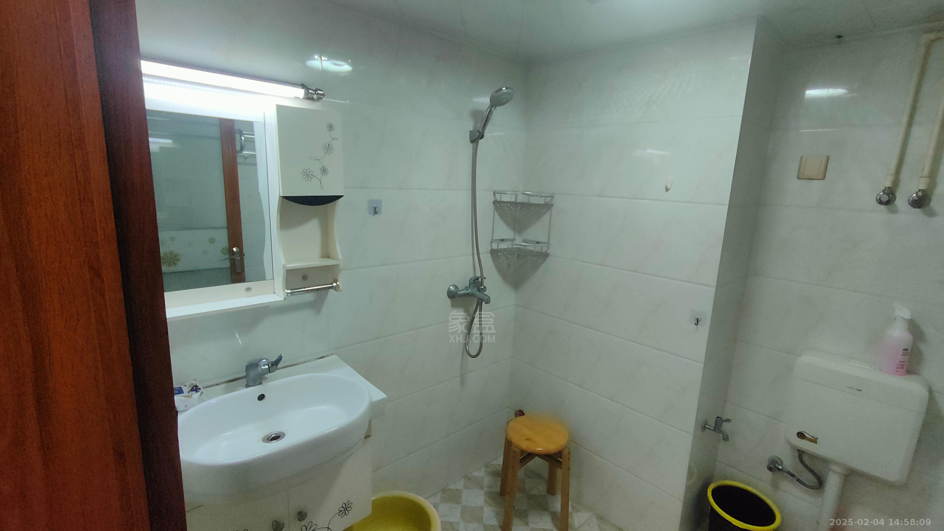 中泰财富湘江 1室1厅1卫 1000.0元/月 中泰财富湘江 1室1厅1卫 1000.0元/月室内图